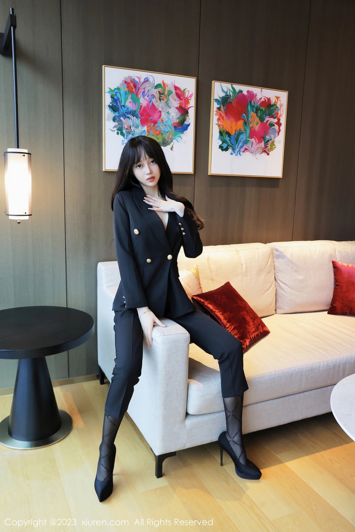 [XiuRen]高清写真图 2023.10.13 No.7502 玥儿玥er 制服美腿