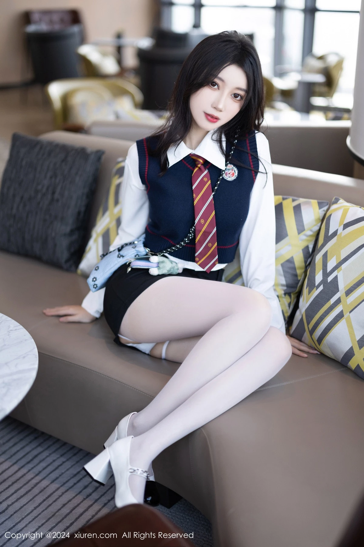 [XiuRen]高清写真图 2024.03.18 No.8247 玥儿玥 丝袜美腿