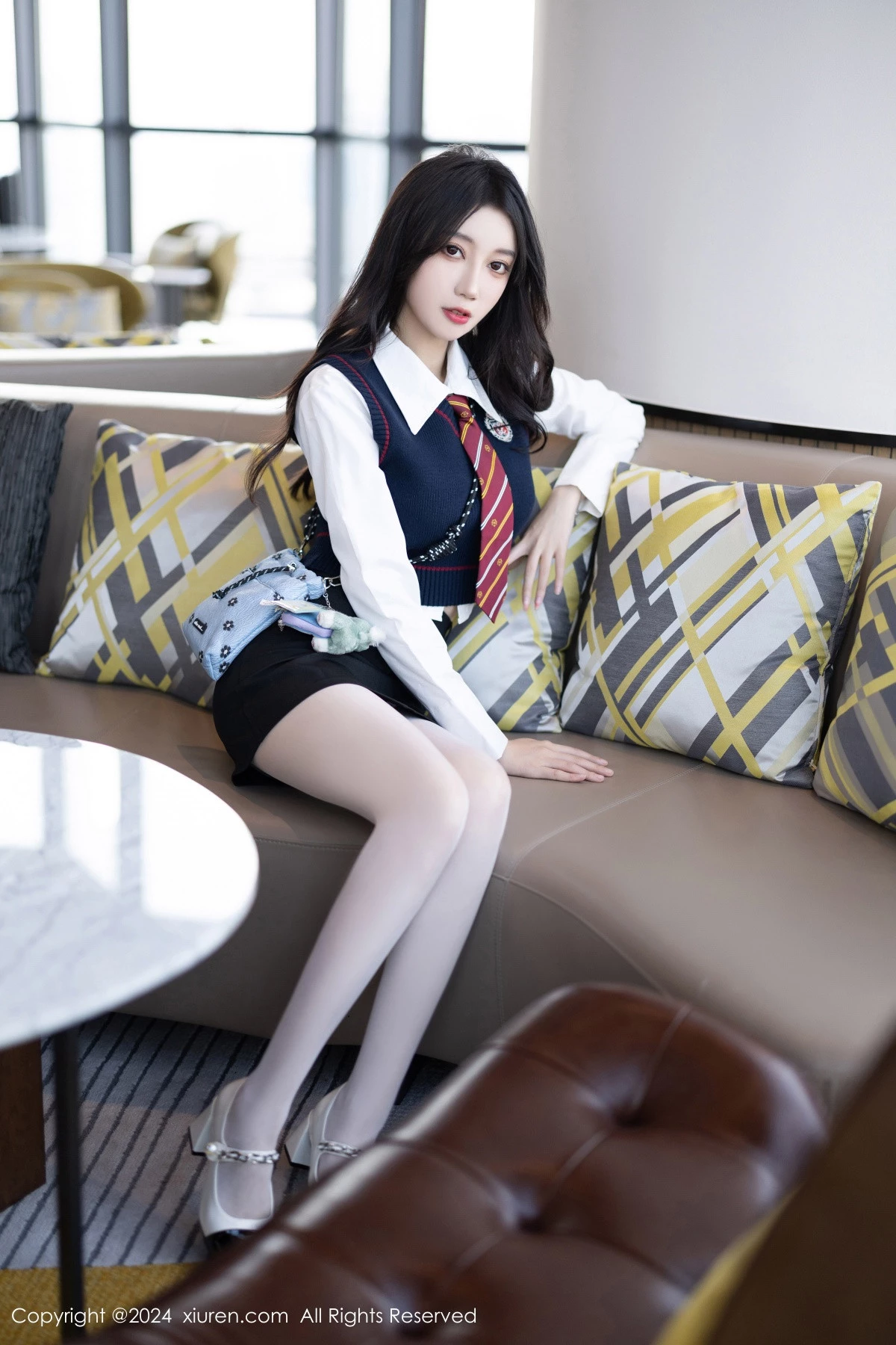 [XiuRen]高清写真图 2024.03.18 No.8247 玥儿玥 丝袜美腿