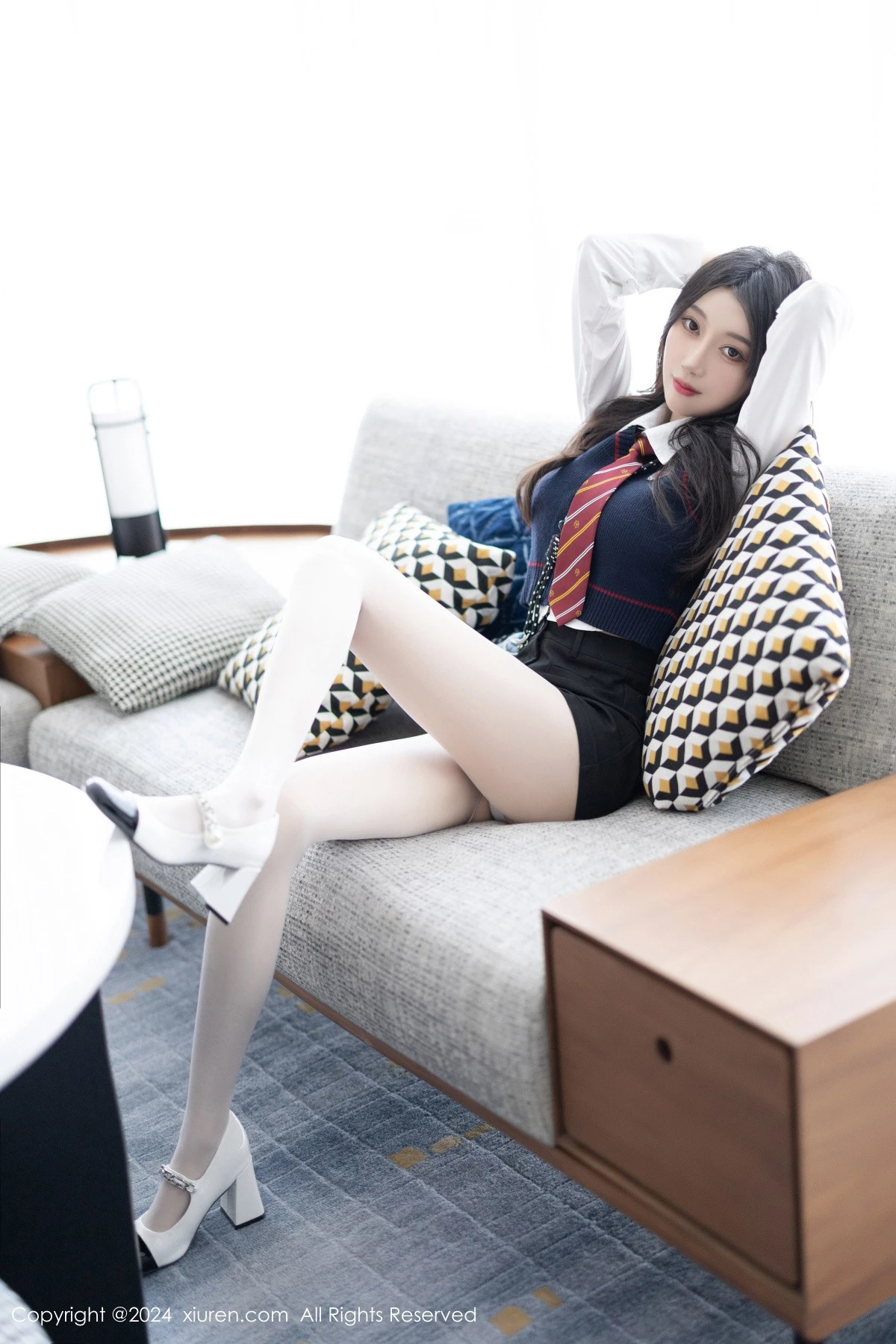 [XiuRen]高清写真图 2024.03.18 No.8247 玥儿玥 丝袜美腿