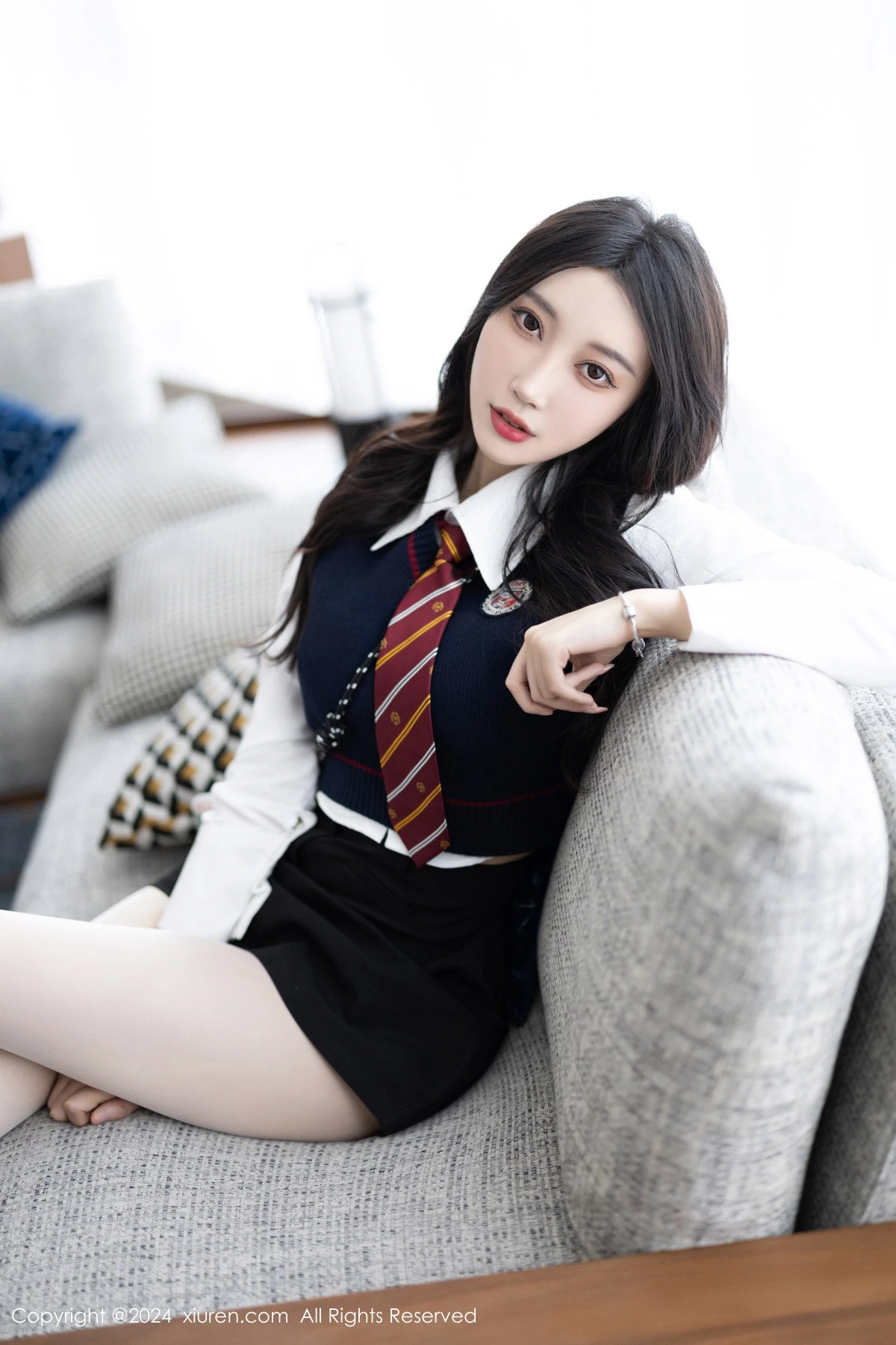 [XiuRen]高清写真图 2024.03.18 No.8247 玥儿玥 丝袜美腿