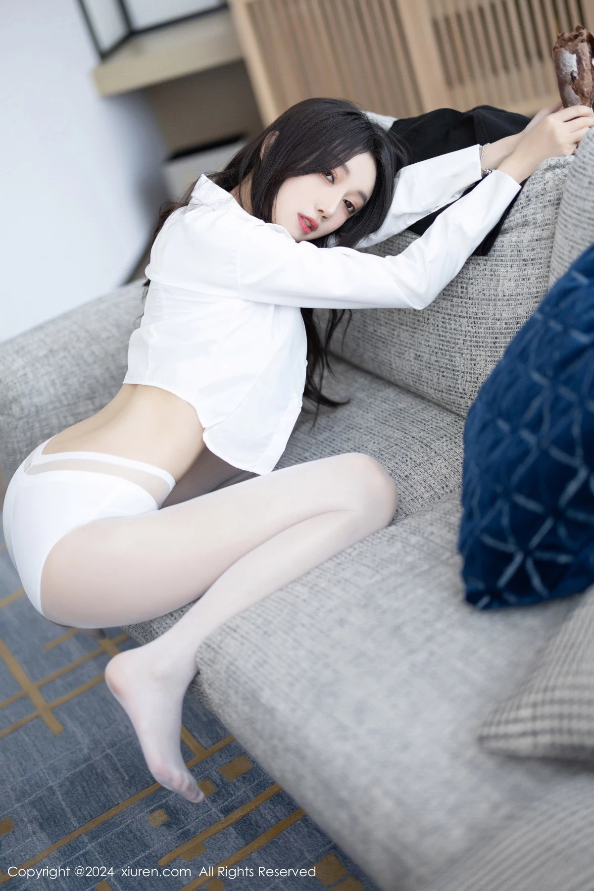 [XiuRen]高清写真图 2024.03.18 No.8247 玥儿玥 丝袜美腿