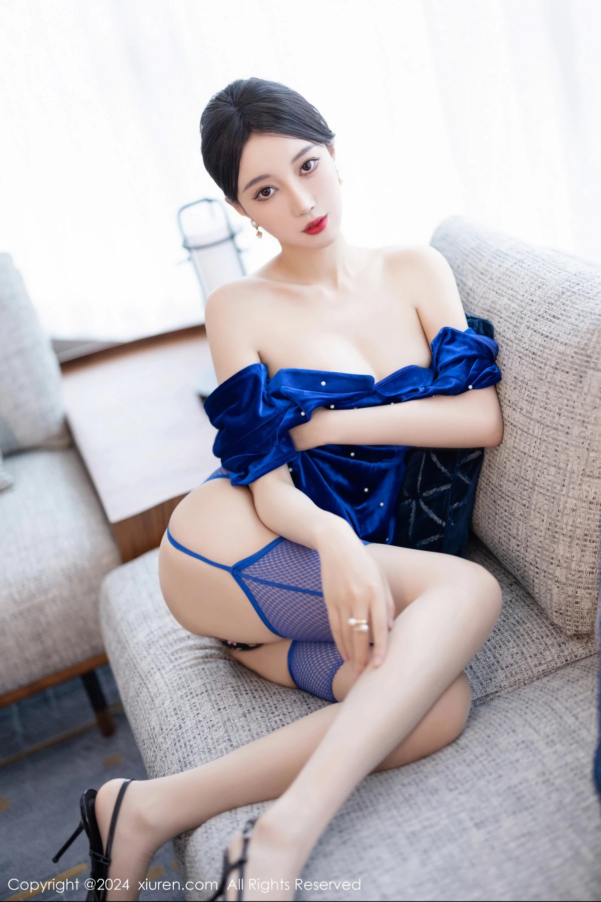 [XiuRen]高清写真图 2024.03.27 No.8298 玥儿玥 美腿清纯