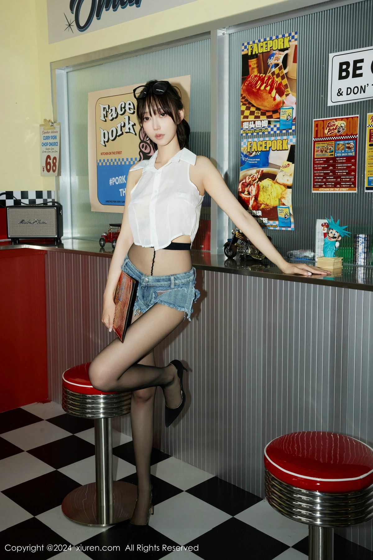 [XiuRen]高清写真图 2024.07.05 No.8811 玥儿玥er 黑丝美腿