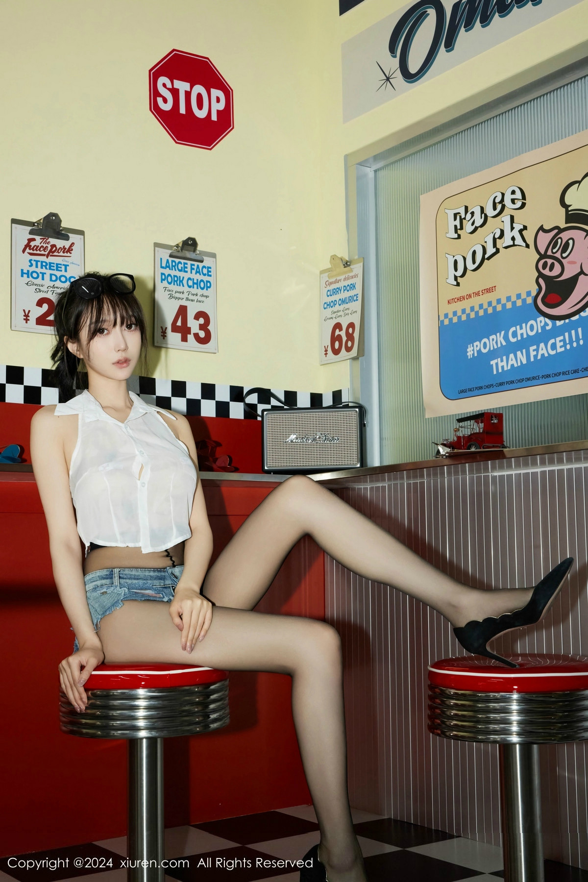 [XiuRen]高清写真图 2024.07.05 No.8811 玥儿玥er 黑丝美腿
