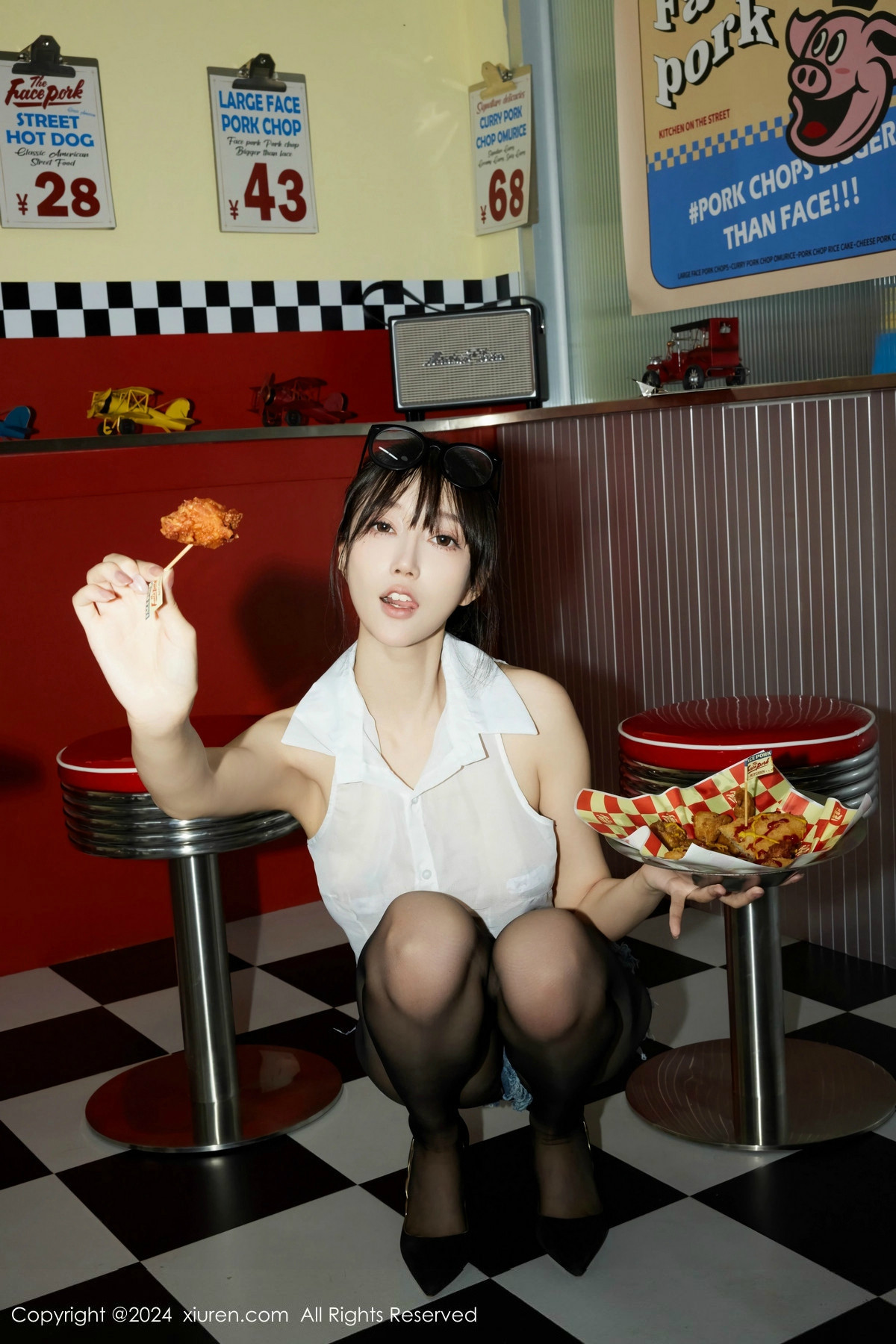 [XiuRen]高清写真图 2024.07.05 No.8811 玥儿玥er 黑丝美腿