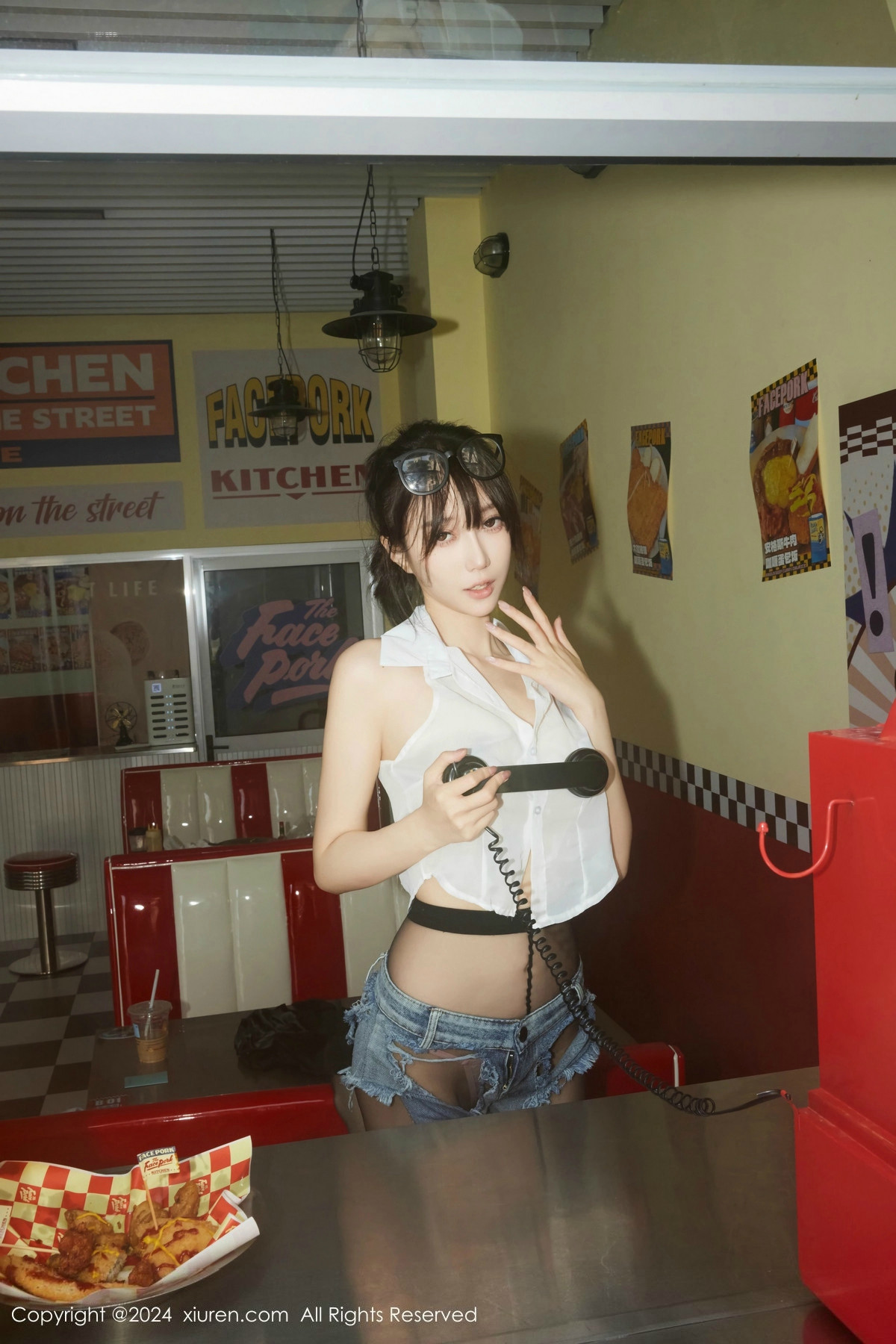 [XiuRen]高清写真图 2024.07.05 No.8811 玥儿玥er 黑丝美腿