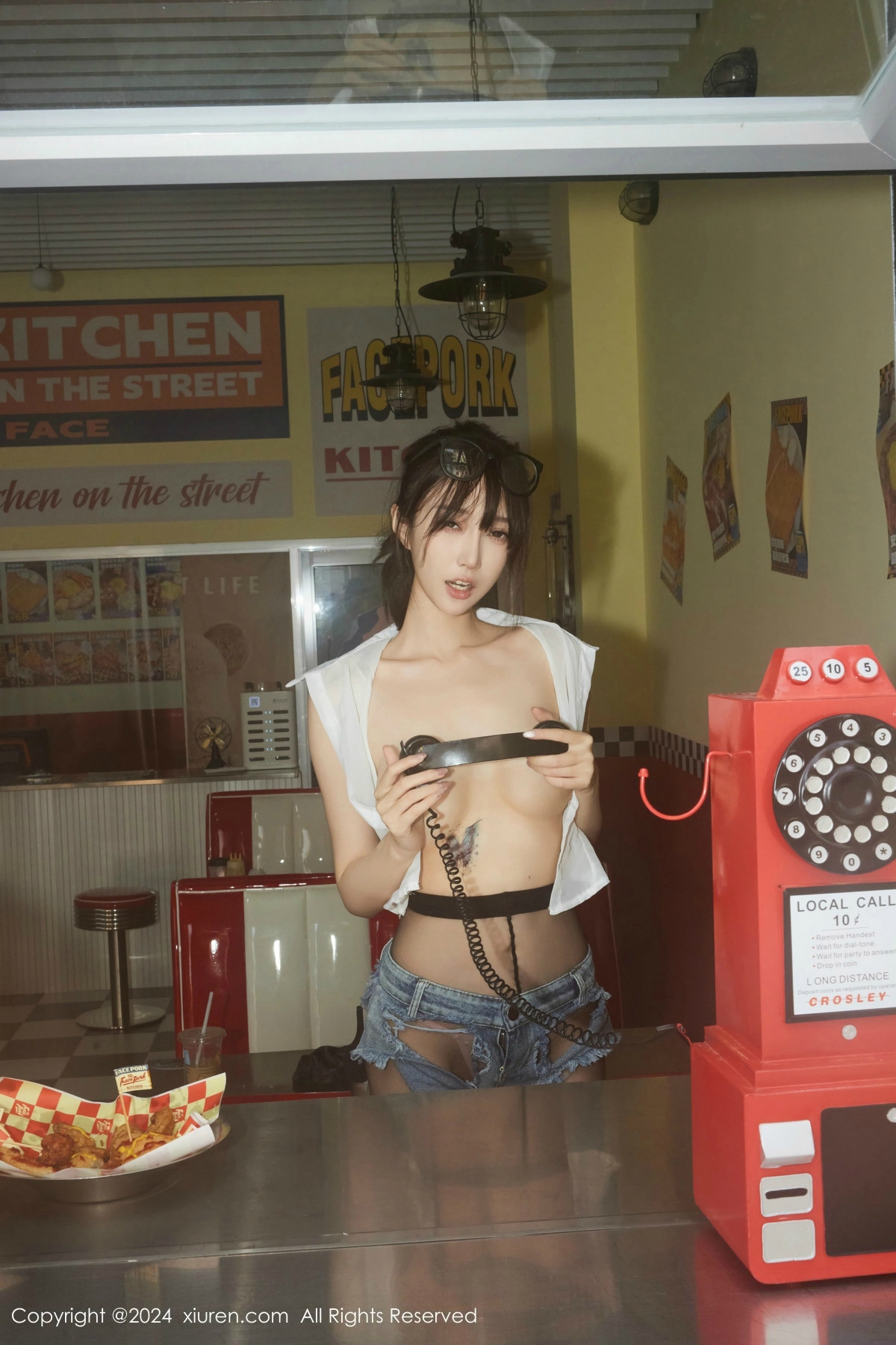 [XiuRen]高清写真图 2024.07.05 No.8811 玥儿玥er 黑丝美腿