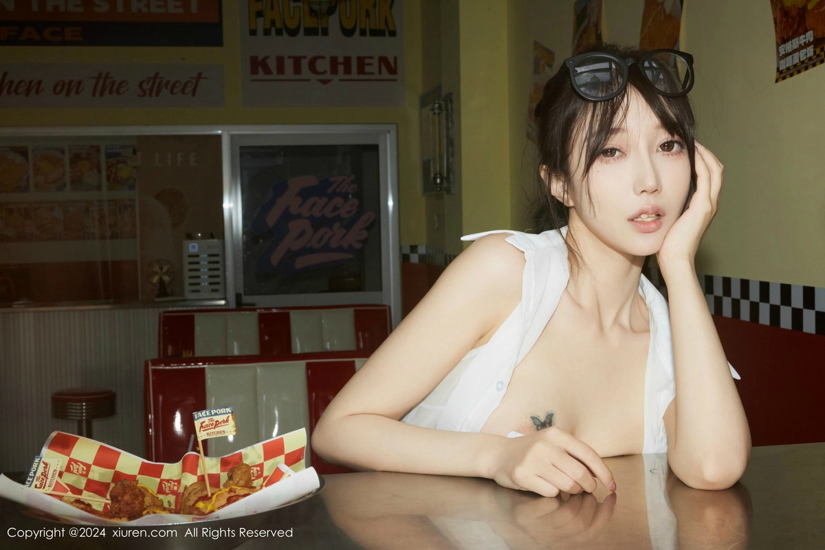 [XiuRen]高清写真图 2024.07.05 No.8811 玥儿玥er 黑丝美腿