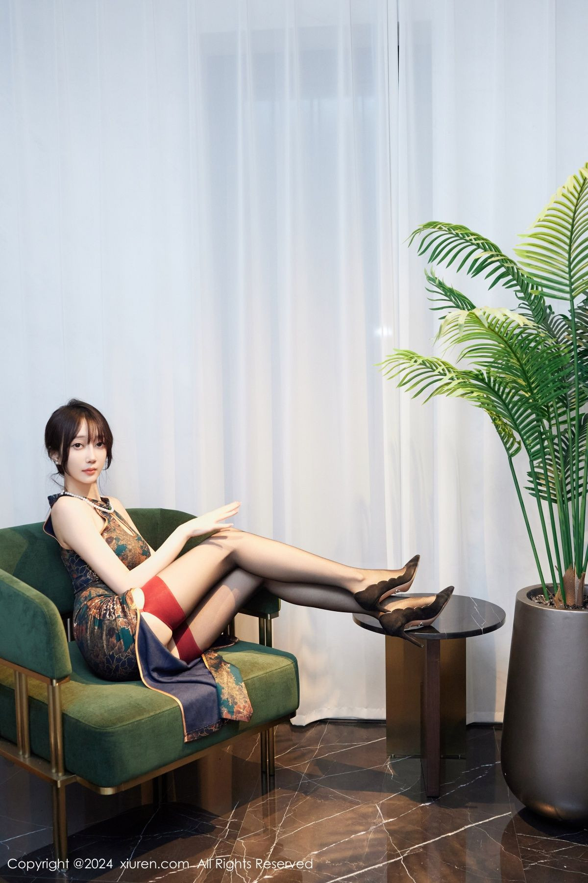 [XiuRen]高清写真图 2024.08.09 No.8995 玥儿玥er 黑丝美腿