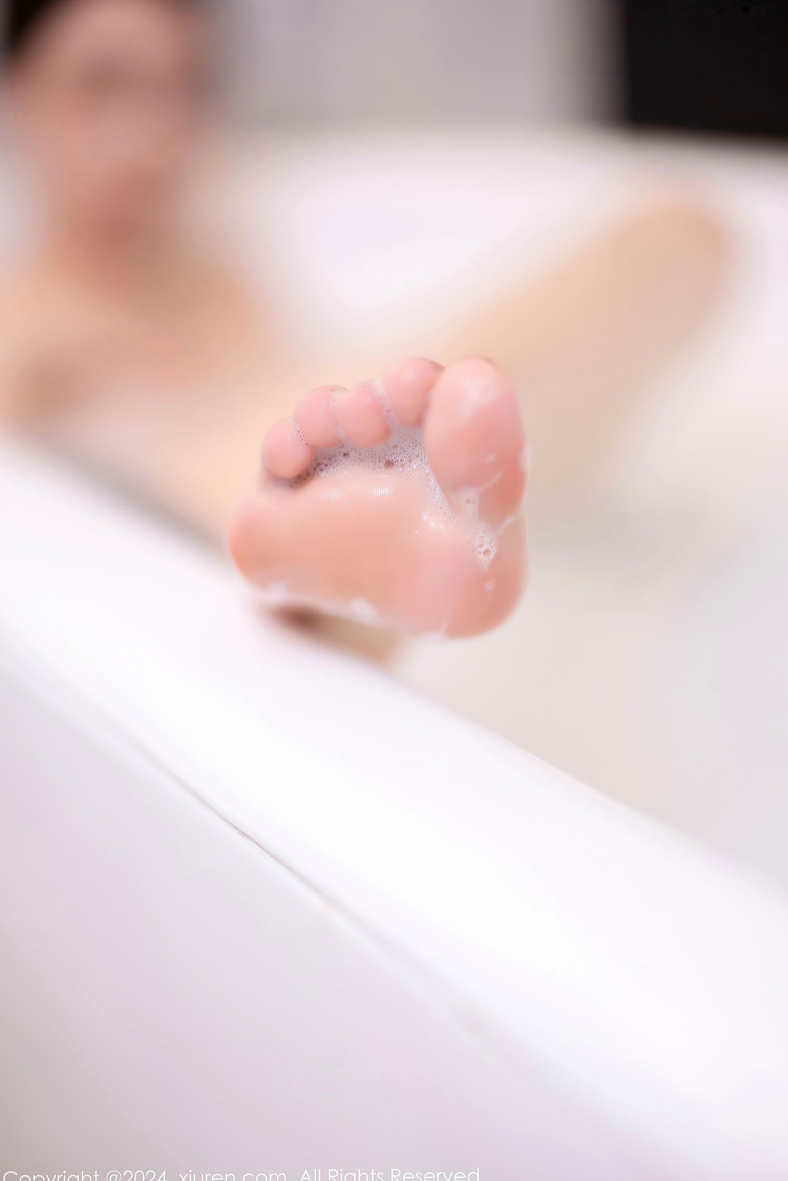 Gallery - 秀人网 - XiuRen 8479 玥儿玥哈尔滨旅拍，红色旗袍黑丝诱惑写真，魅力浴室私房大尺度合集秀人网 - XiuRen 旗袍黑丝浴室诱惑 玥儿玥女神私房照_秀色女神 - image 45