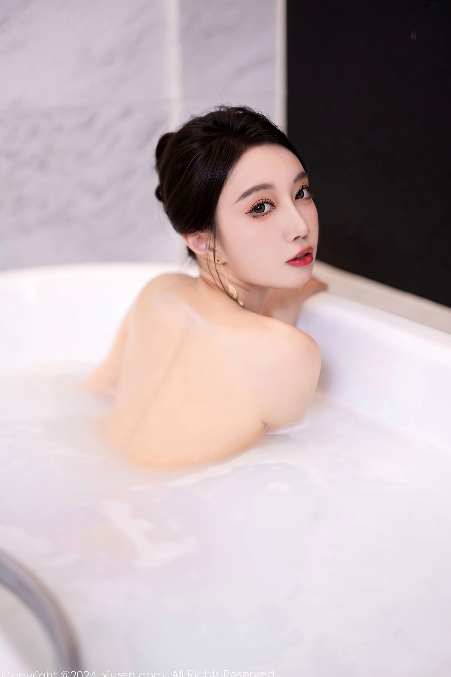 Gallery - 秀人网 - XiuRen 8479 玥儿玥哈尔滨旅拍，红色旗袍黑丝诱惑写真，魅力浴室私房大尺度合集秀人网 - XiuRen 旗袍黑丝浴室诱惑 玥儿玥女神私房照_秀色女神 - image 47