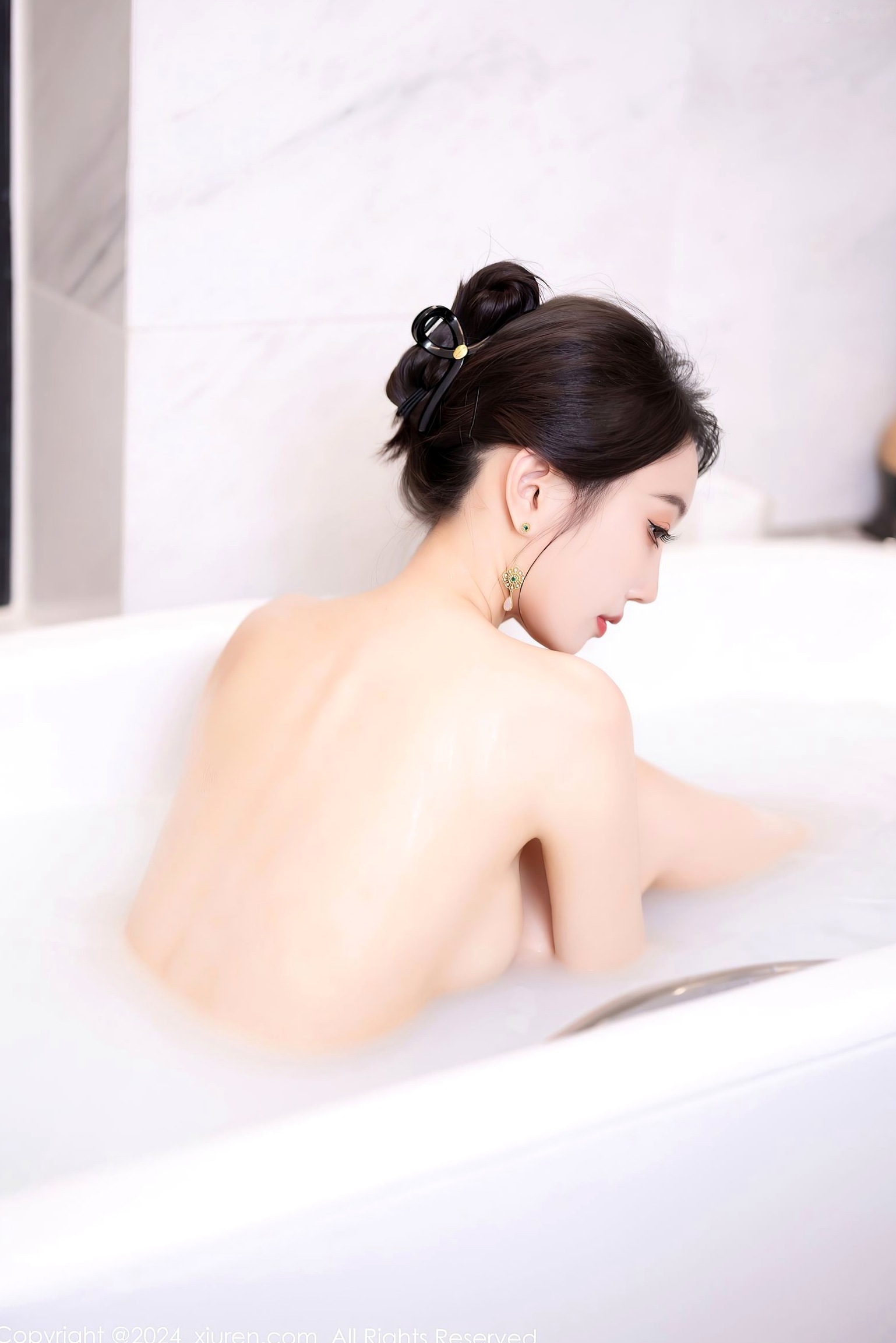 Gallery - 秀人网 - XiuRen 8479 玥儿玥哈尔滨旅拍，红色旗袍黑丝诱惑写真，魅力浴室私房大尺度合集秀人网 - XiuRen 旗袍黑丝浴室诱惑 玥儿玥女神私房照_秀色女神 - image 65