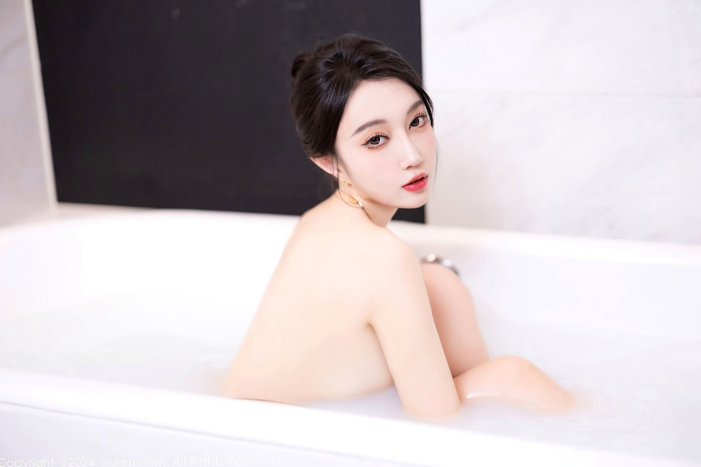Gallery - 秀人网 - XiuRen 8479 玥儿玥哈尔滨旅拍，红色旗袍黑丝诱惑写真，魅力浴室私房大尺度合集秀人网 - XiuRen 旗袍黑丝浴室诱惑 玥儿玥女神私房照_秀色女神 - image 66