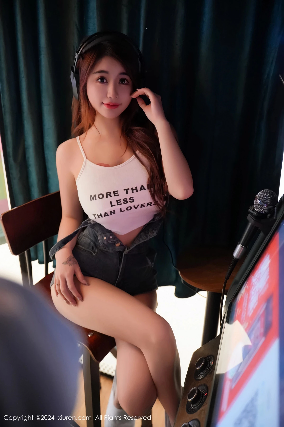 [XiuRen]高清写真图 2024.05.09 No.8506 美七Mia 美乳性感