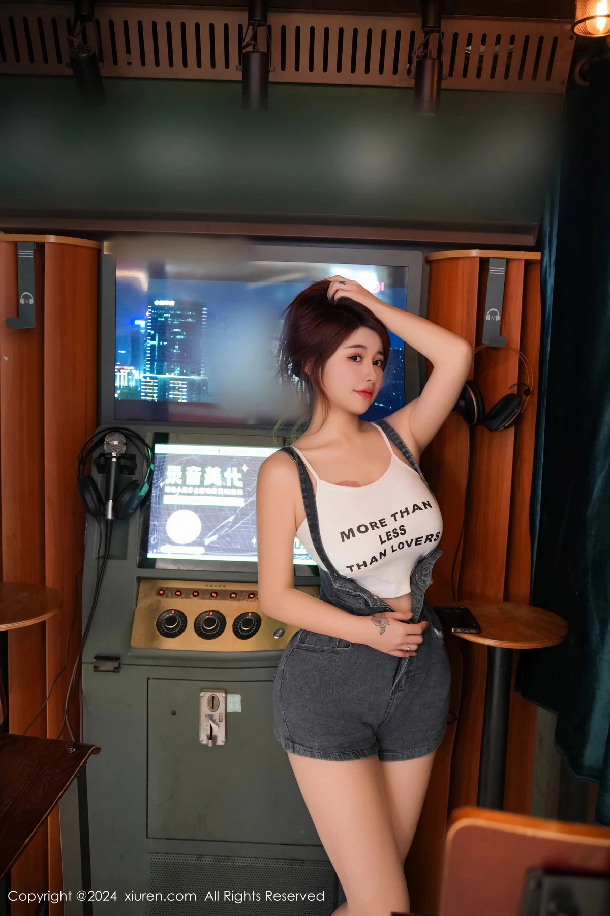 [XiuRen]高清写真图 2024.05.09 No.8506 美七Mia 美乳性感