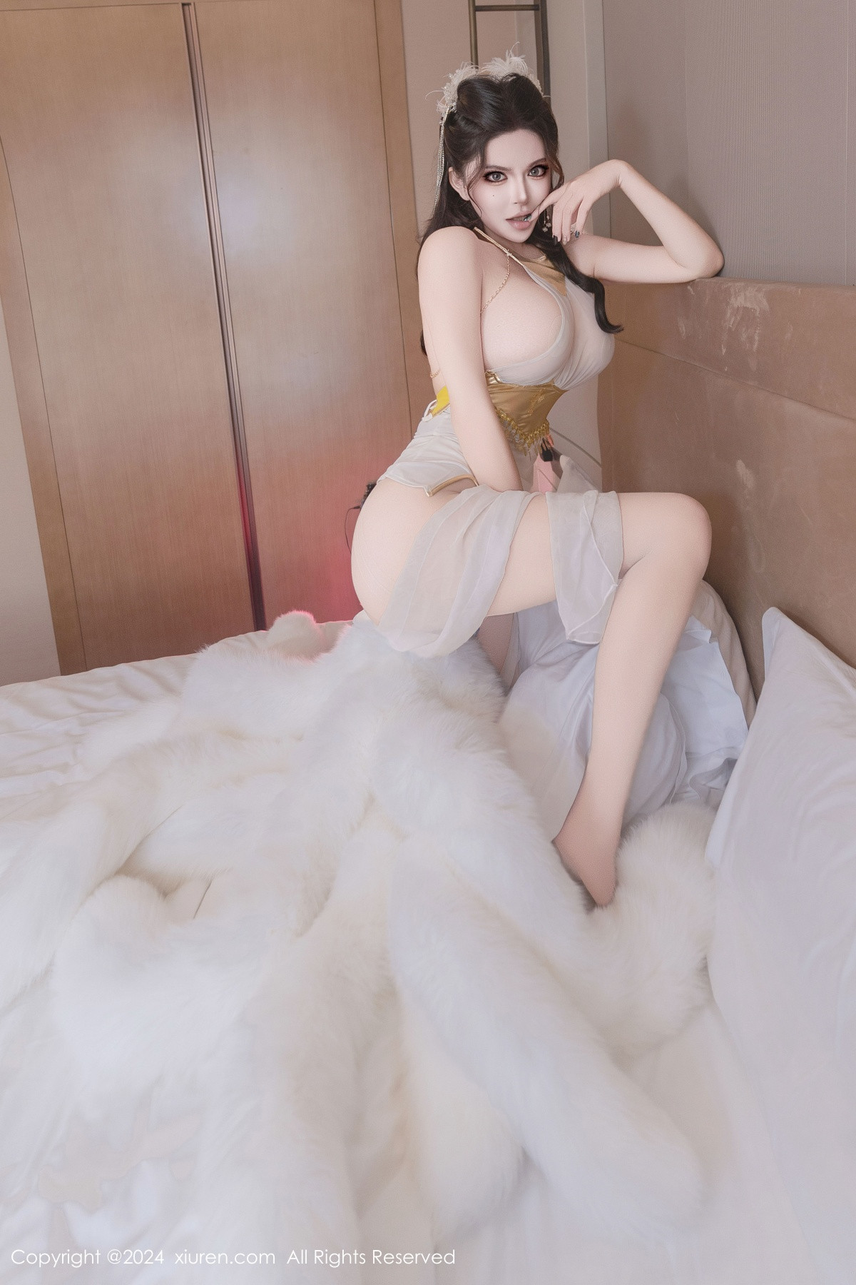 [XiuRen]高清写真图 2024.10.15 No.9286 伊丽莎有点白 美腿性感