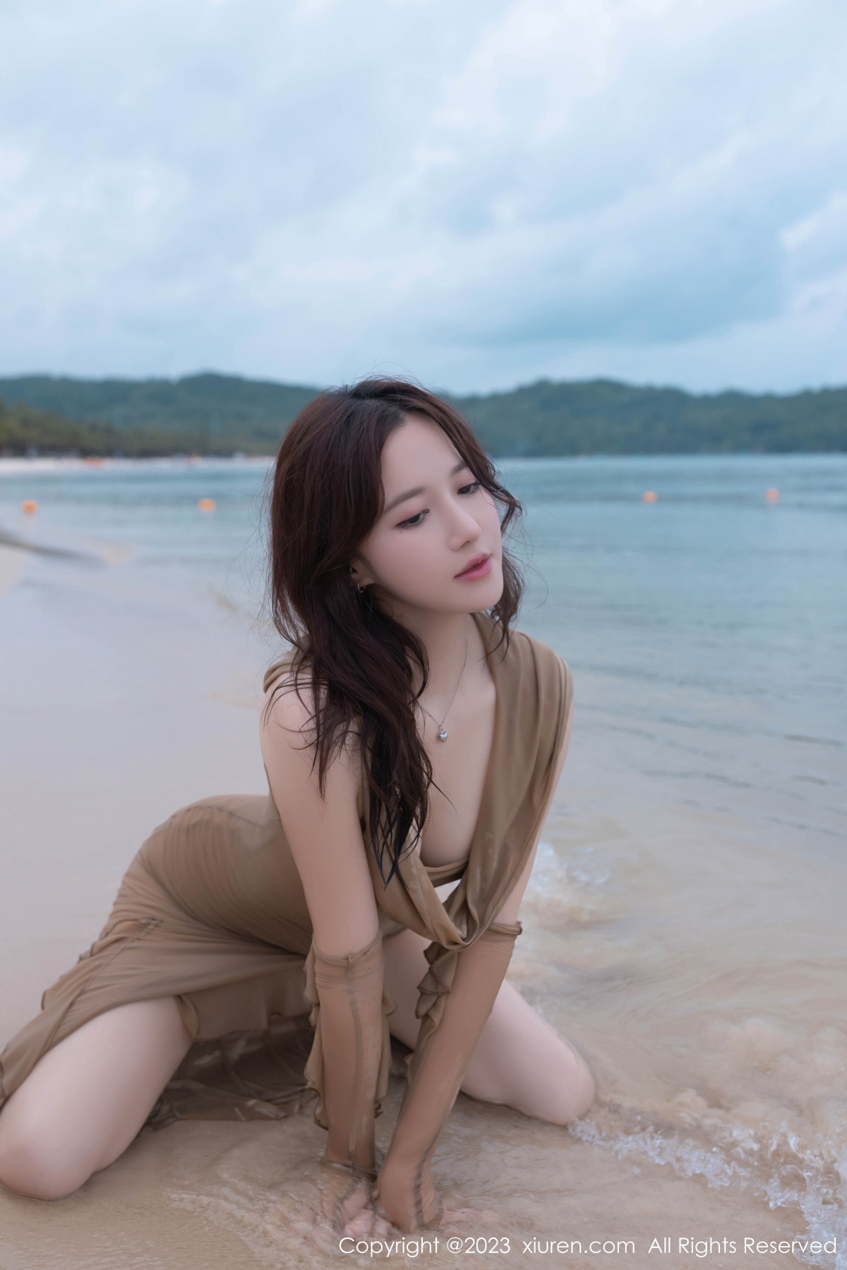 [XiuRen]高清写真图 2023.08.25 No.7288 鱼子酱Fish 沙滩美腿