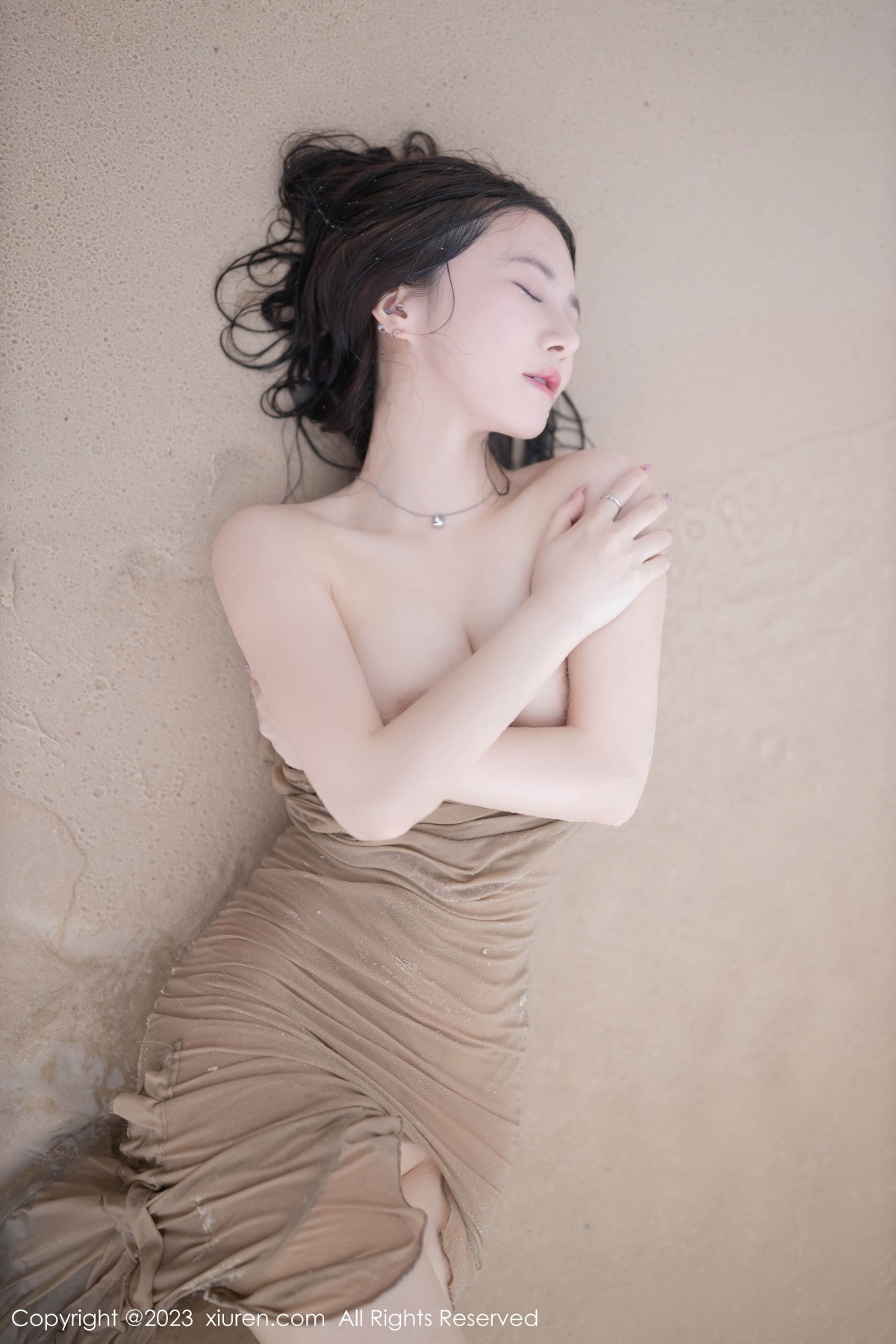[XiuRen]高清写真图 2023.08.25 No.7288 鱼子酱Fish 沙滩美腿