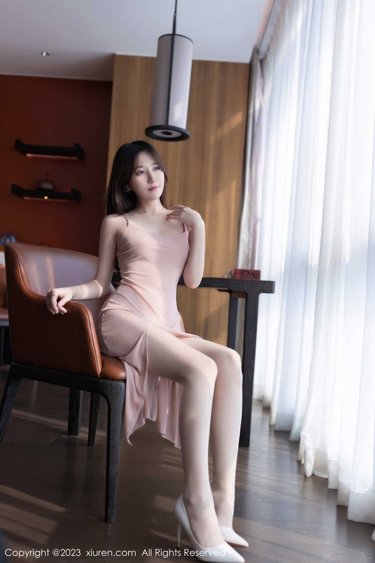 [XiuRen]高清写真图 2023.09.22 No.7429 鱼子酱Fish 长裙美腿