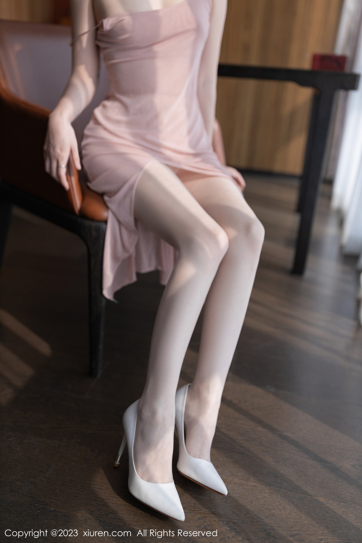[XiuRen]高清写真图 2023.09.22 No.7429 鱼子酱Fish 长裙美腿