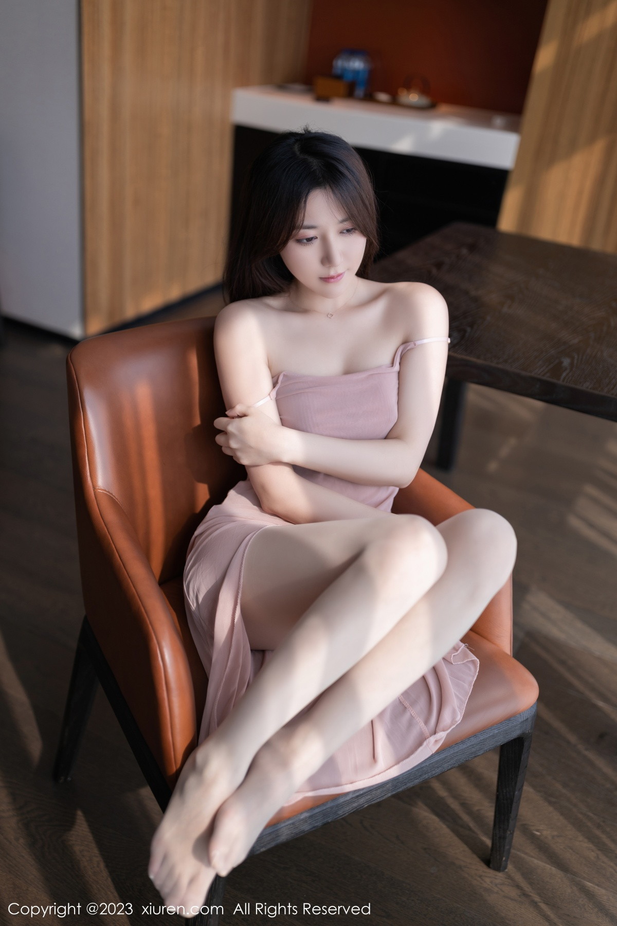 [XiuRen]高清写真图 2023.09.22 No.7429 鱼子酱Fish 长裙美腿