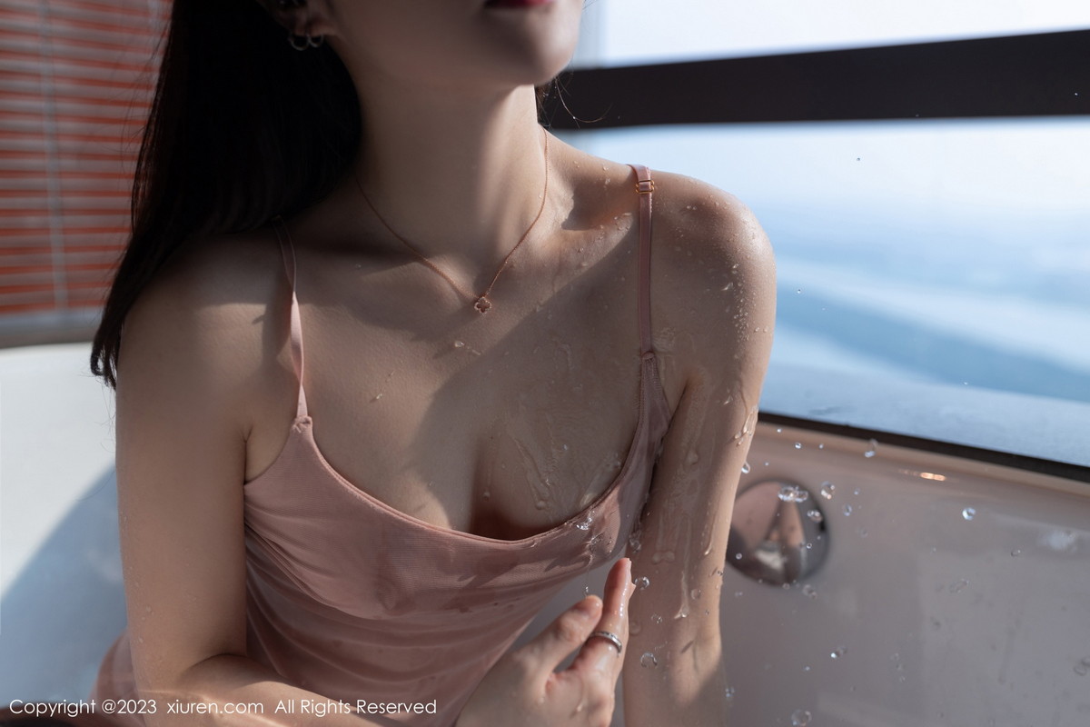 [XiuRen]高清写真图 2023.09.22 No.7429 鱼子酱Fish 长裙美腿