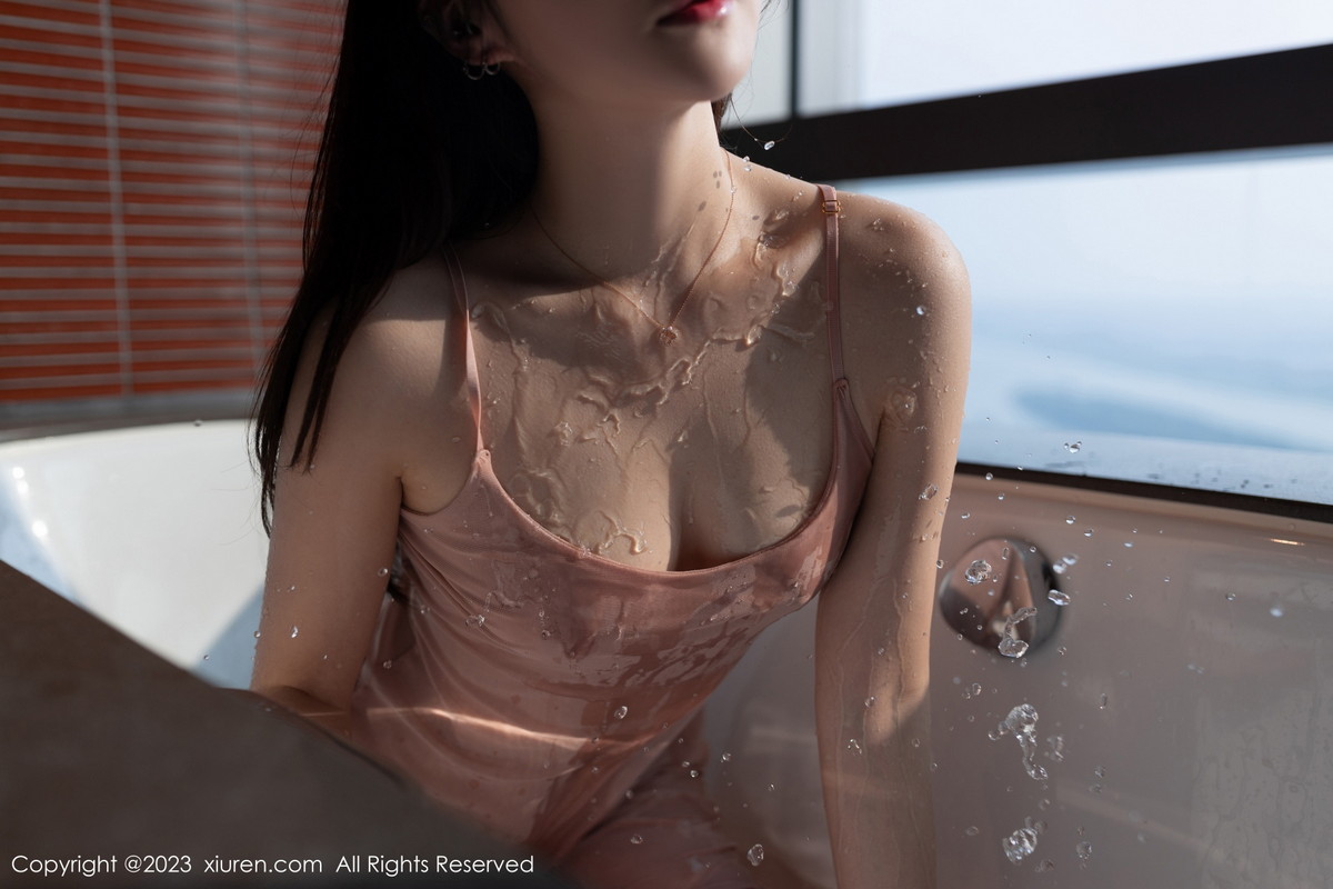 [XiuRen]高清写真图 2023.09.22 No.7429 鱼子酱Fish 长裙美腿