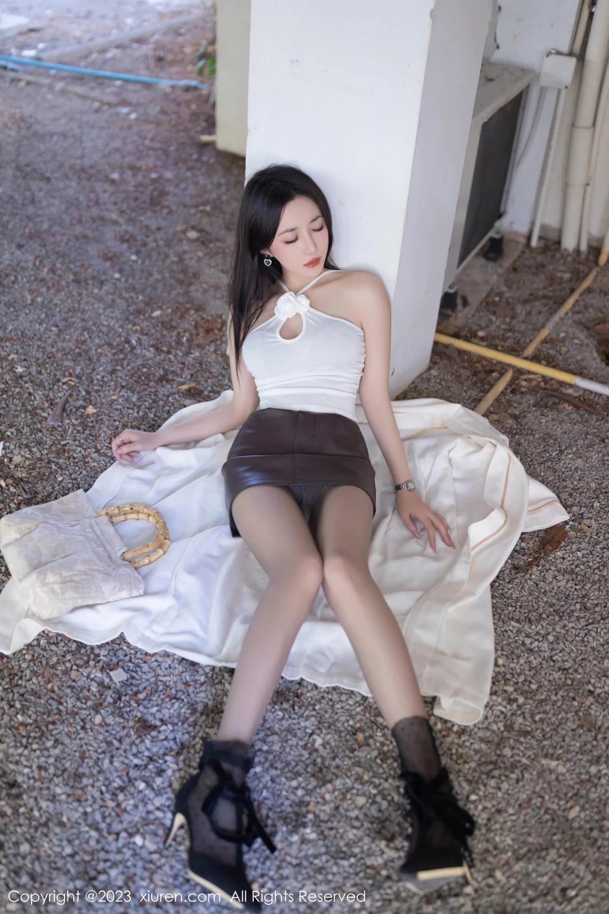 [XiuRen]高清写真图 2023.12.29 No.7888 鱼子酱Fish 短裙美腿