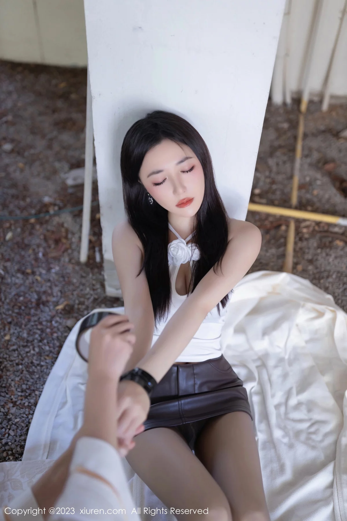 [XiuRen]高清写真图 2023.12.29 No.7888 鱼子酱Fish 短裙美腿