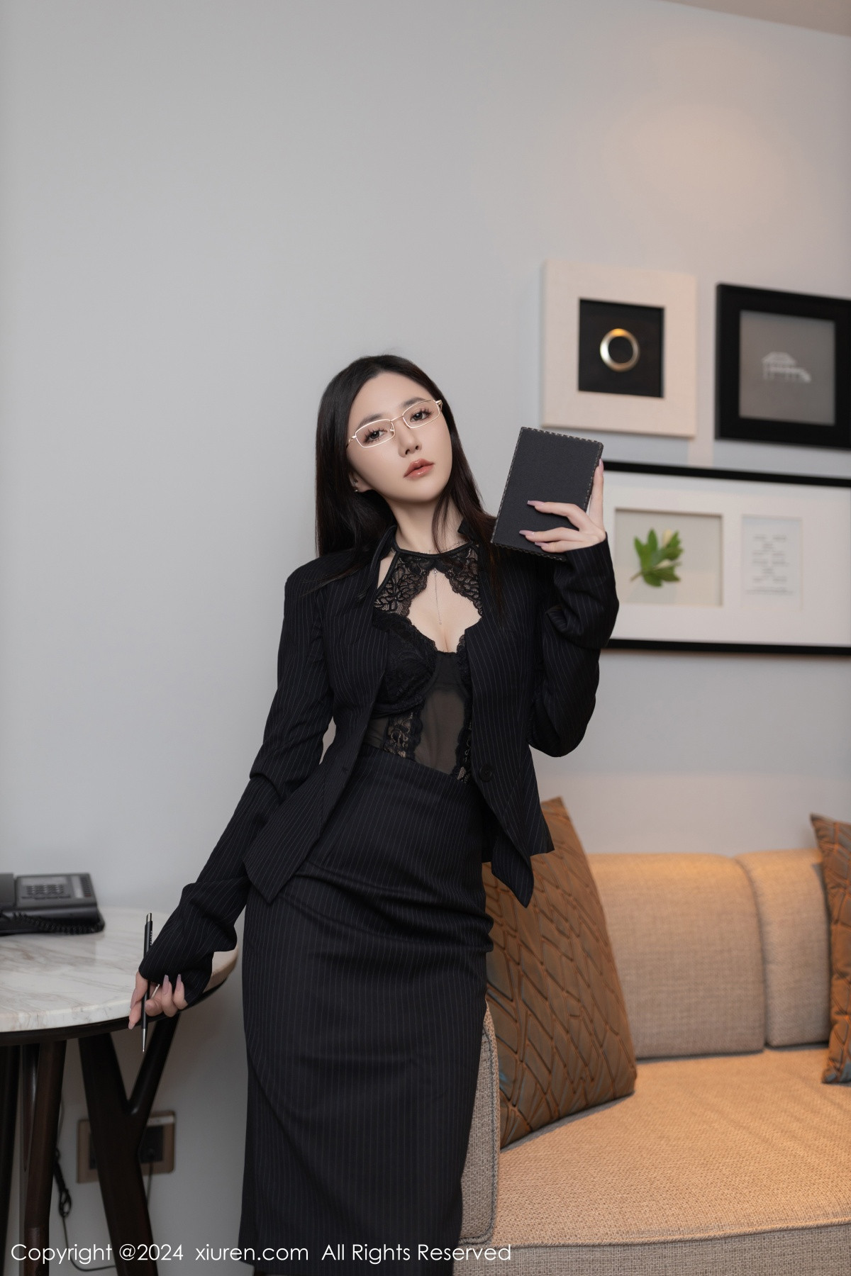 [XiuRen]高清写真图 2024.01.19 No.7992 鱼子酱Fish 黑丝美腿