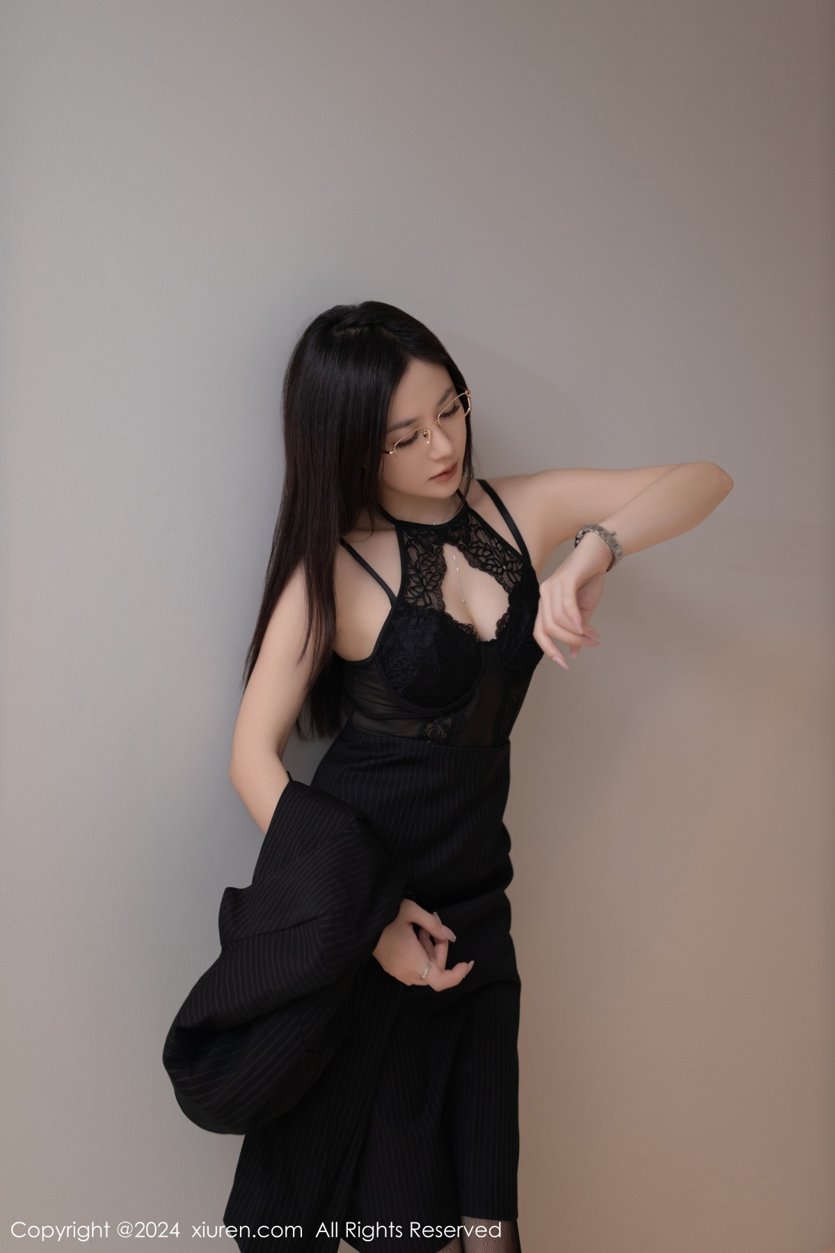 [XiuRen]高清写真图 2024.01.19 No.7992 鱼子酱Fish 黑丝美腿
