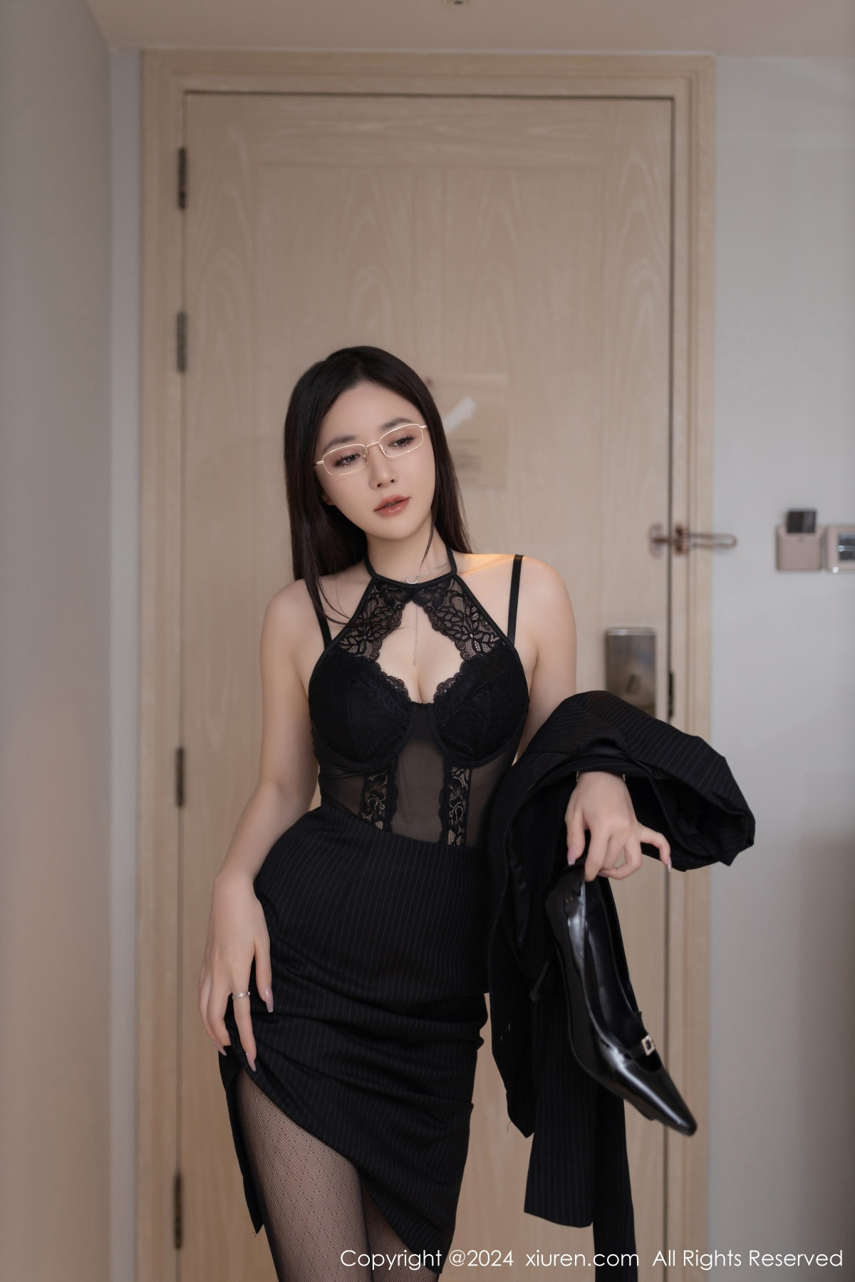 [XiuRen]高清写真图 2024.01.19 No.7992 鱼子酱Fish 黑丝美腿