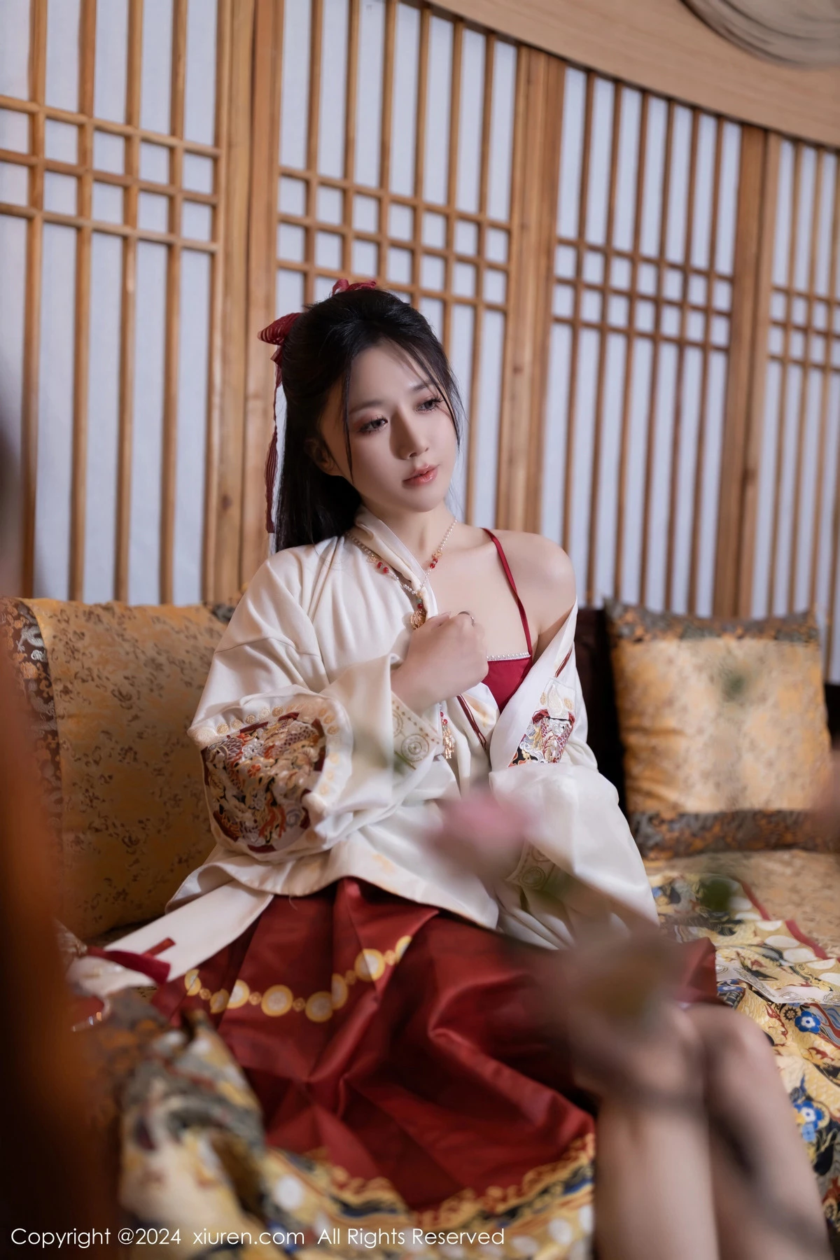 [XiuRen]高清写真图 2024.02.08 No.8095 鱼子酱Fish 美腿妩媚