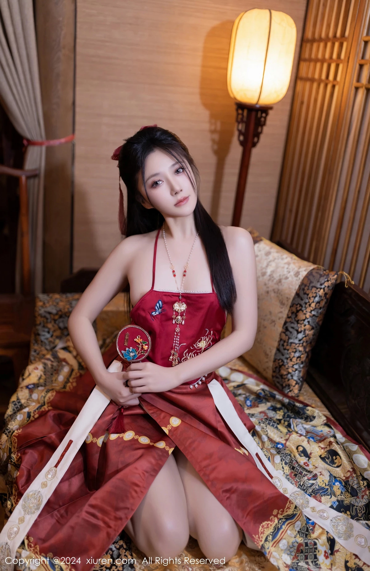 [XiuRen]高清写真图 2024.02.08 No.8095 鱼子酱Fish 美腿妩媚