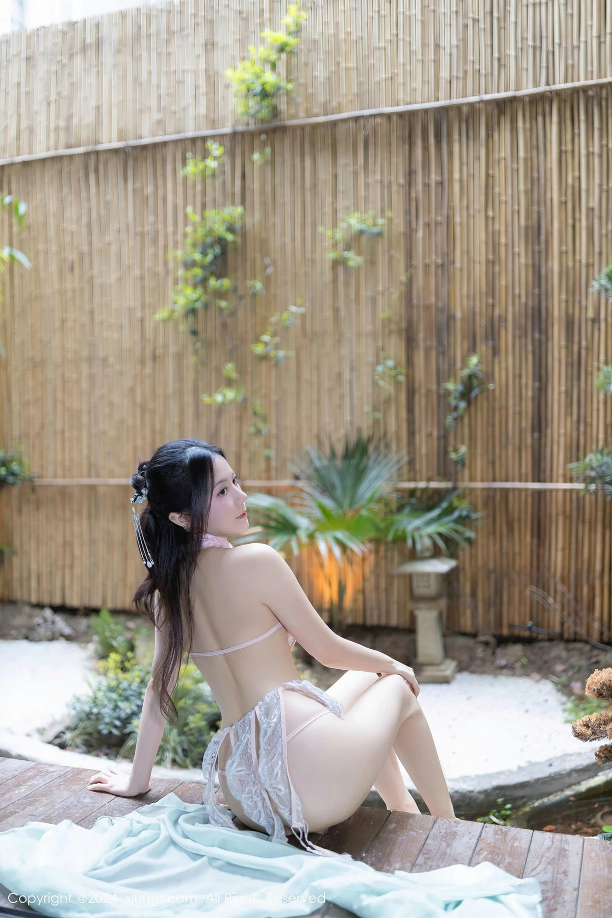 [XiuRen]高清写真图 2024.04.19 No.8428 鱼子酱Fish 美腿性感
