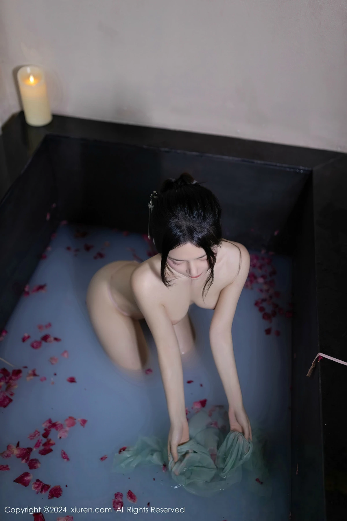 [XiuRen]高清写真图 2024.04.19 No.8428 鱼子酱Fish 美腿性感