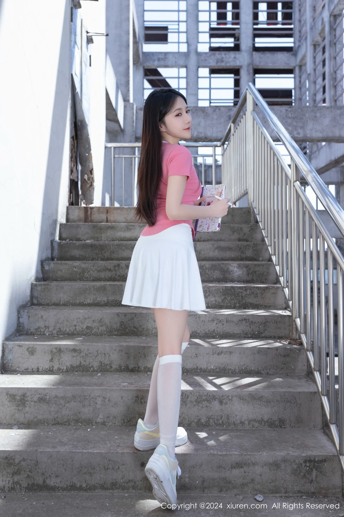 [XiuRen]高清写真图 2024.04.26 No.8457 鱼子酱Fish 天台少女