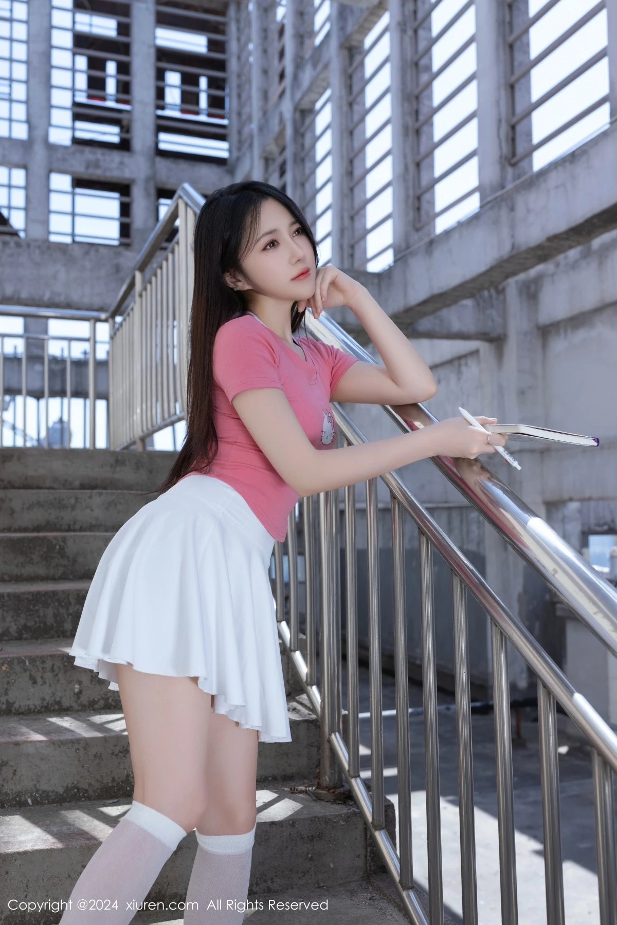 [XiuRen]高清写真图 2024.04.26 No.8457 鱼子酱Fish 天台少女