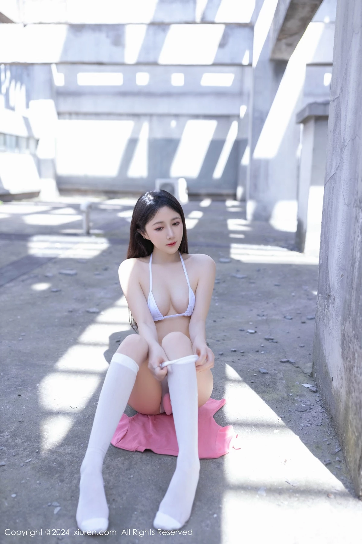 [XiuRen]高清写真图 2024.04.26 No.8457 鱼子酱Fish 天台少女