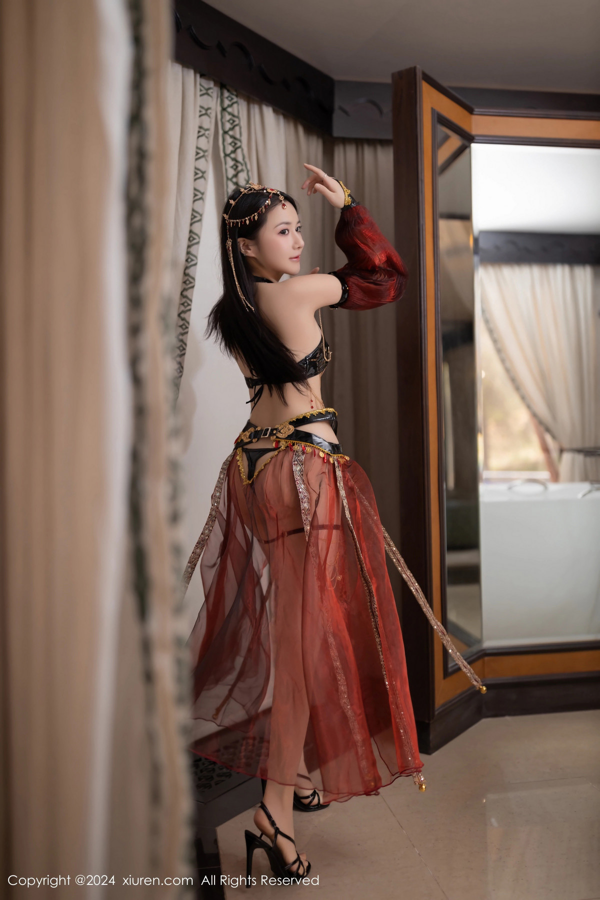 [XiuRen]高清写真图 2024.06.28 No.8778 鱼子酱Fish 舞娘装扮