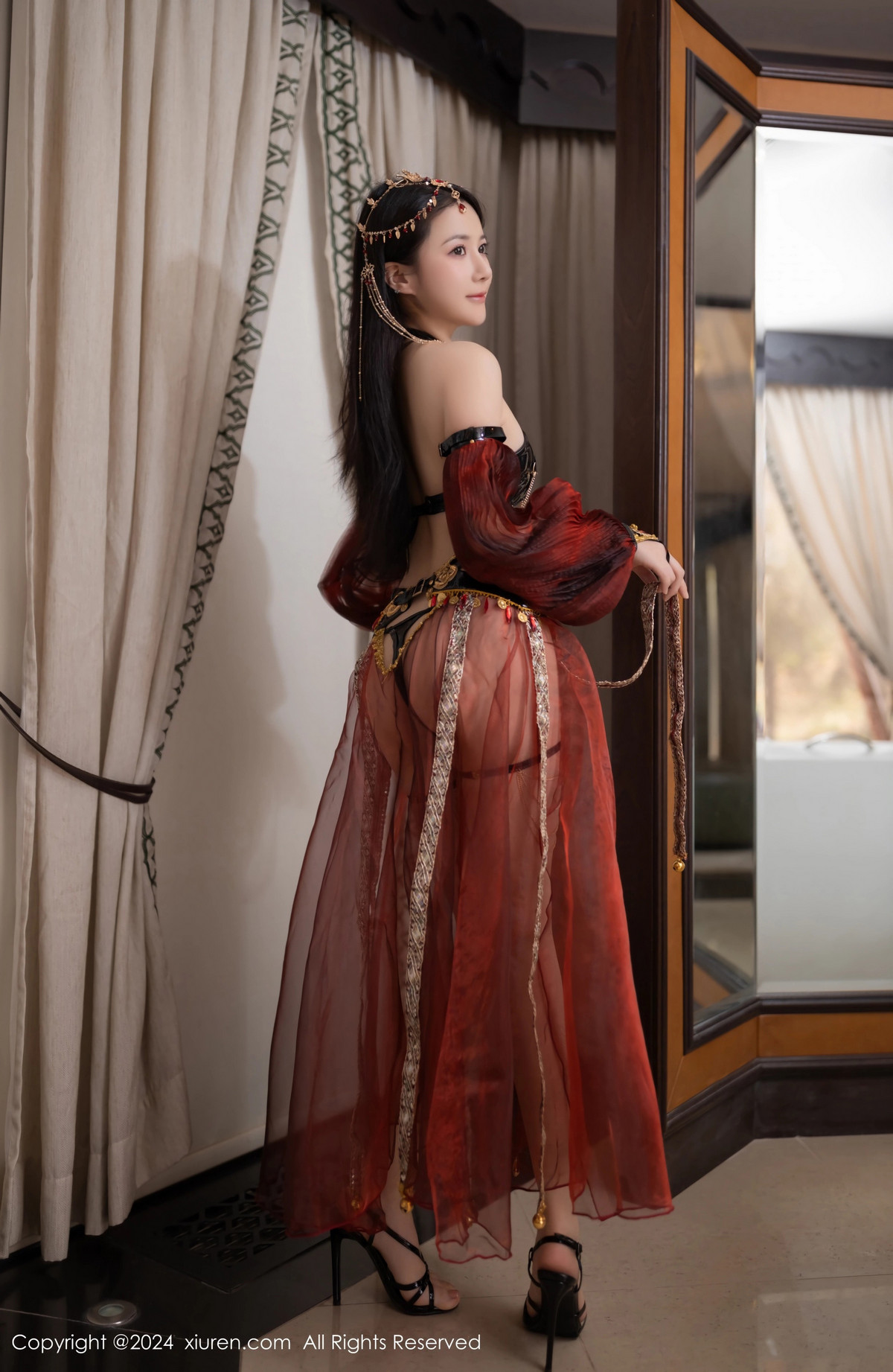 [XiuRen]高清写真图 2024.06.28 No.8778 鱼子酱Fish 舞娘装扮
