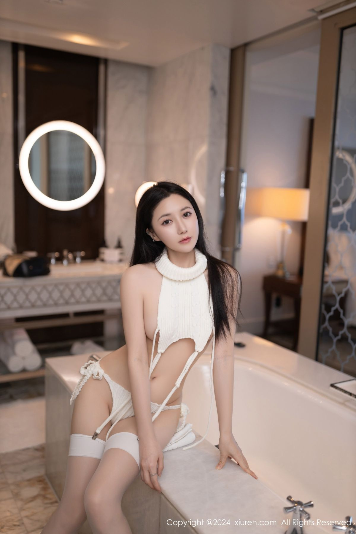 [XiuRen]高清写真图 2024.08.16 No.9030 鱼子酱Fish 丝袜美腿