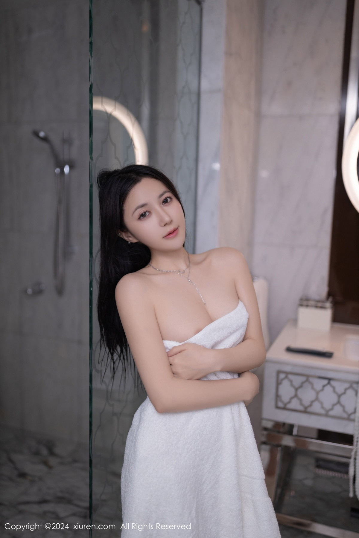 [XiuRen]高清写真图 2024.08.16 No.9030 鱼子酱Fish 丝袜美腿