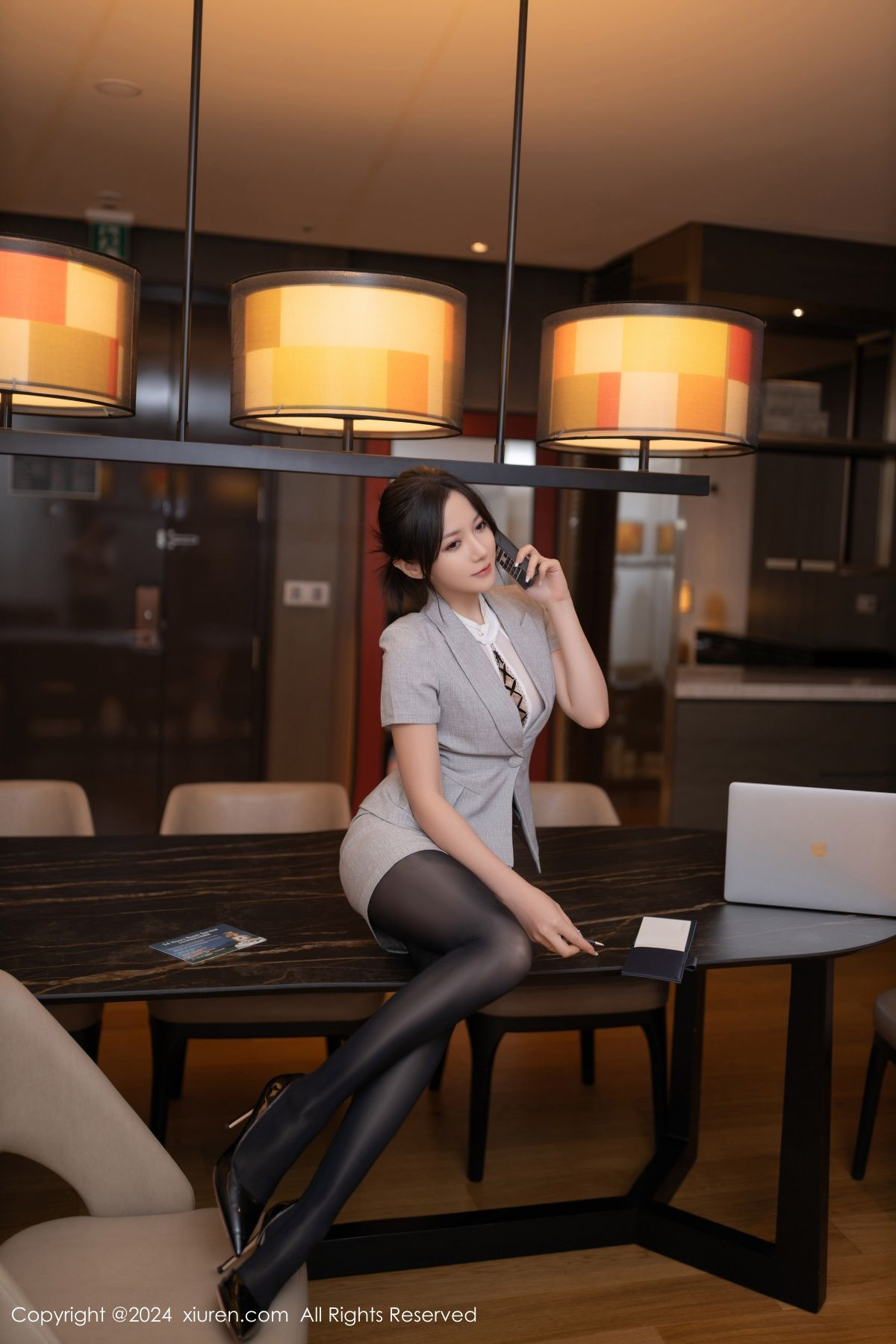 [XiuRen]高清写真图 2024.09.20 No.9189 鱼子酱Fish 黑丝美腿