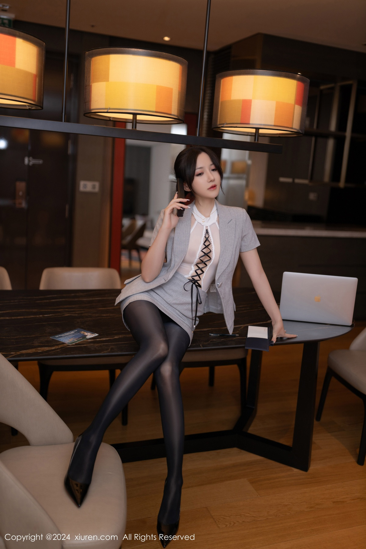 [XiuRen]高清写真图 2024.09.20 No.9189 鱼子酱Fish 黑丝美腿
