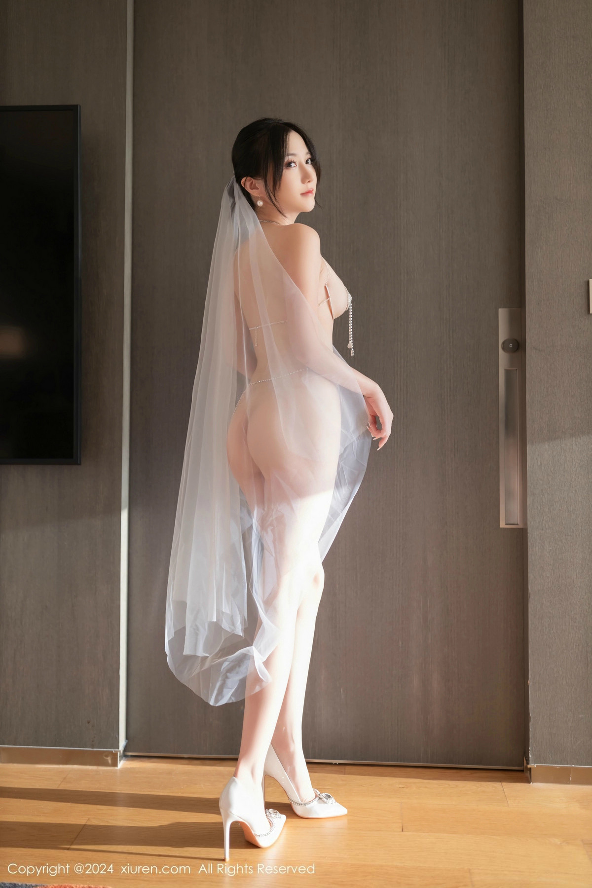 [XiuRen]高清写真图 2024.11.01 No.9387 鱼子酱Fish 丝袜美腿