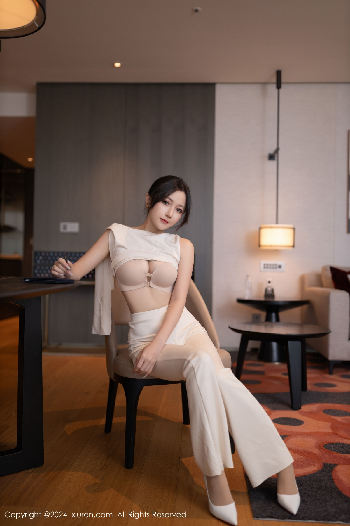[XiuRen]高清写真图 2024.11.15 No.9457 鱼子酱Fish 丝袜美腿