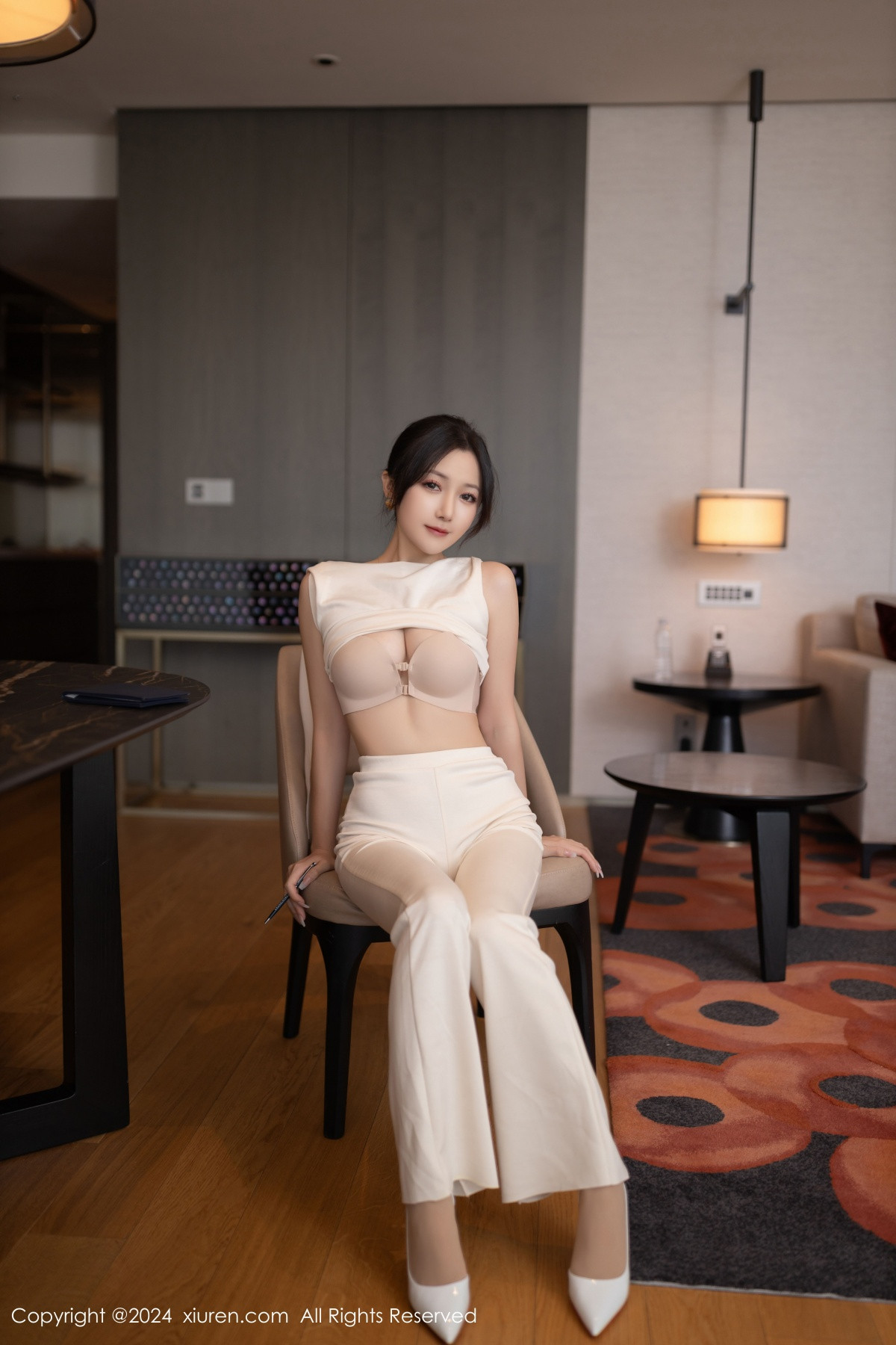 [XiuRen]高清写真图 2024.11.15 No.9457 鱼子酱Fish 丝袜美腿