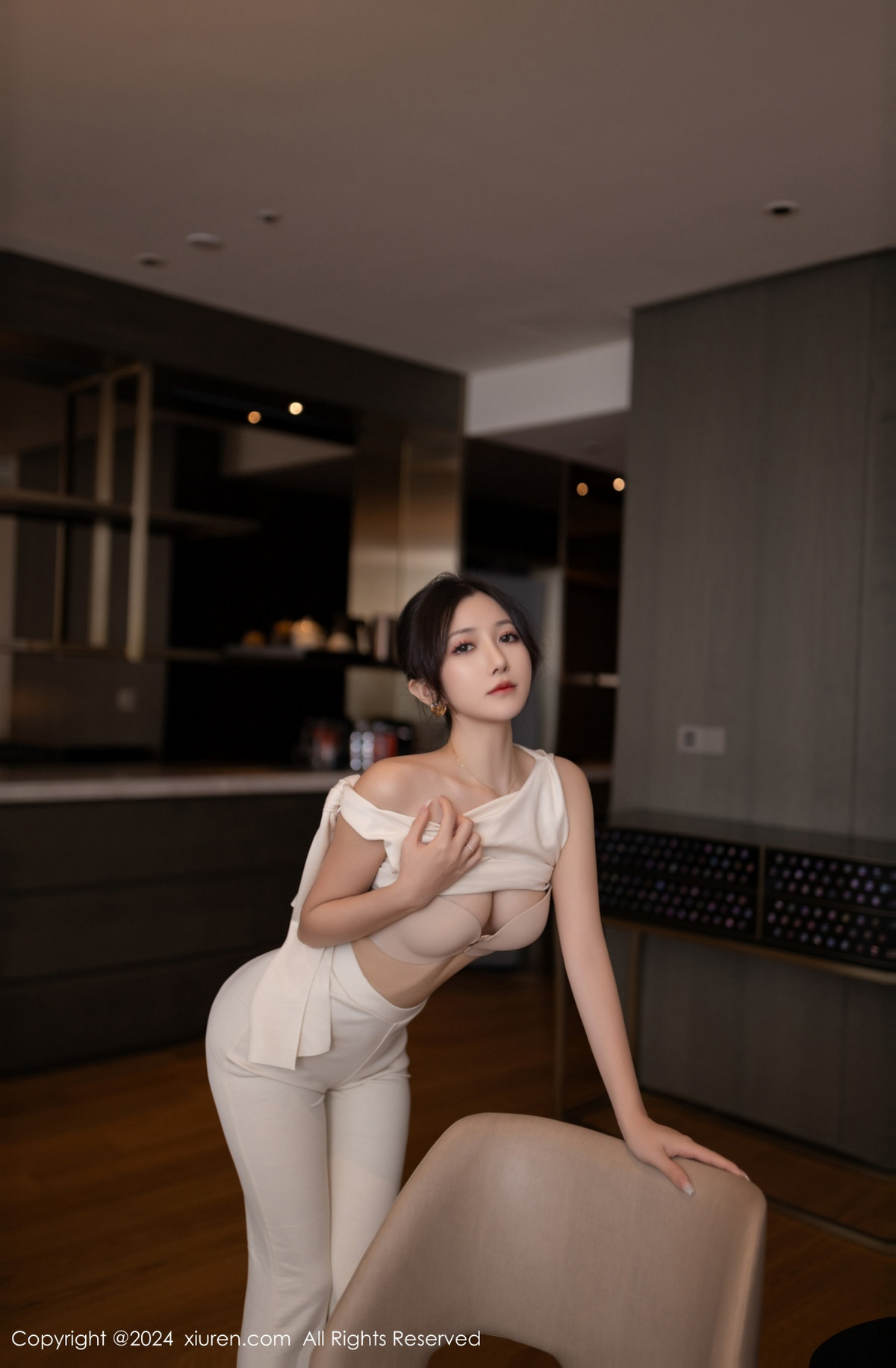 [XiuRen]高清写真图 2024.11.15 No.9457 鱼子酱Fish 丝袜美腿